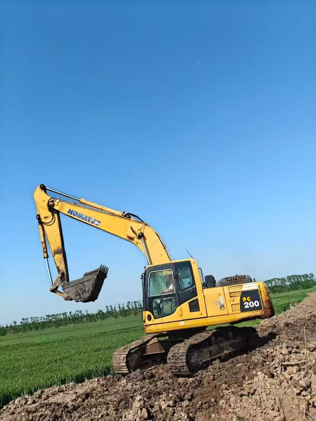 Buy Komatsu PC200-8 Used Excavator / 1