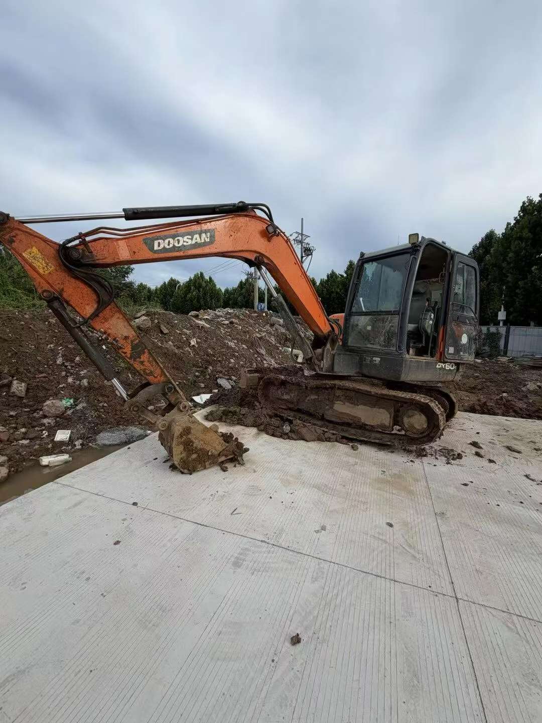 Buy Doosan DH55 Used Excavator / 3 Buy Doosan DH55 Used Excavator / 3