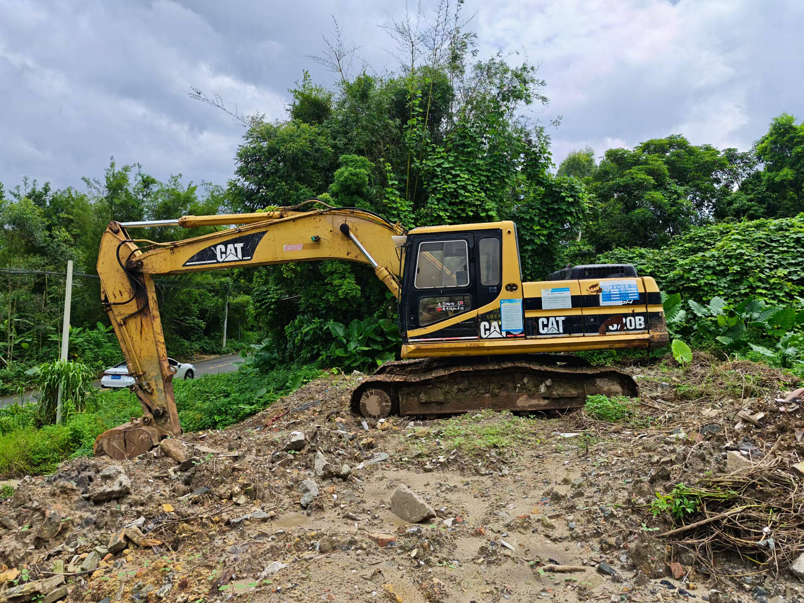 Buy Caterpillar 320B Used Excavator / 1