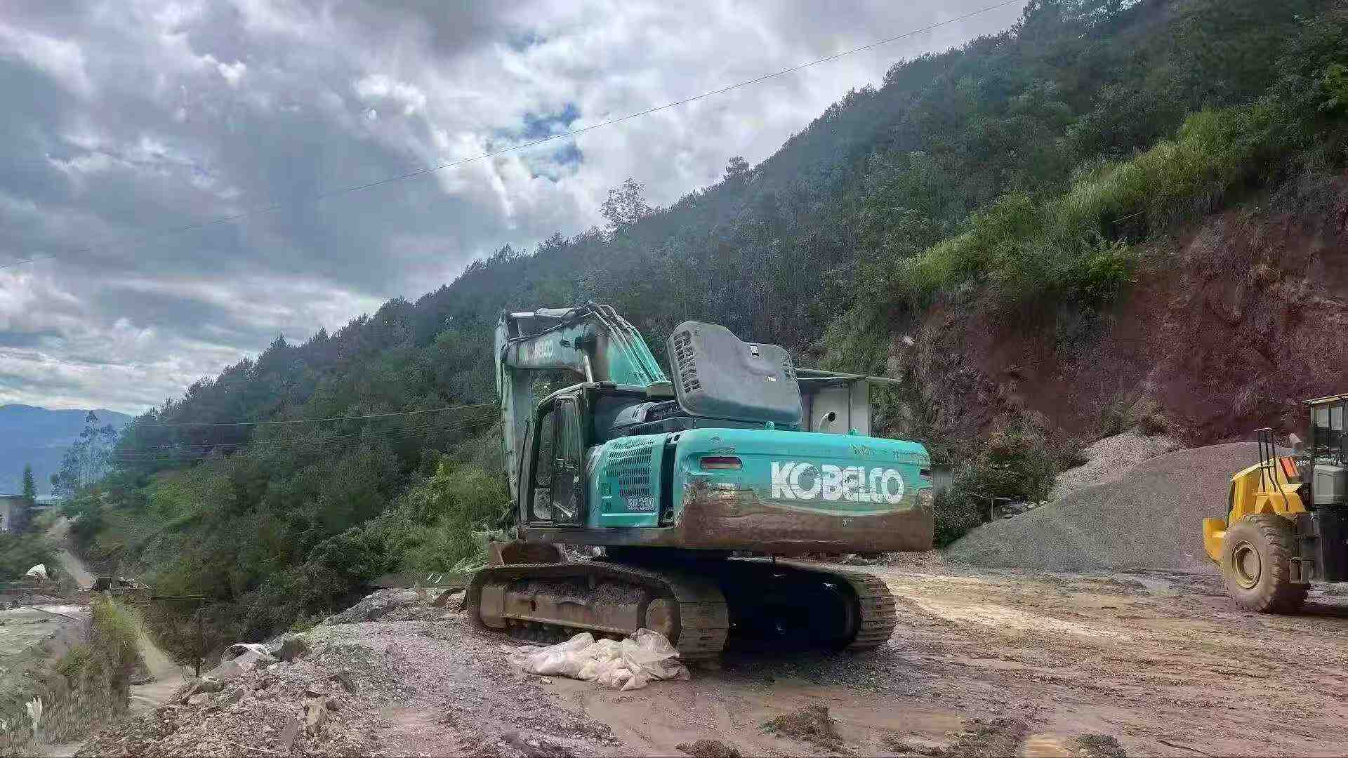 Buy Kobelco SK330-10 Used Excavator / 2 Buy Kobelco SK330-10 Used Excavator / 2
