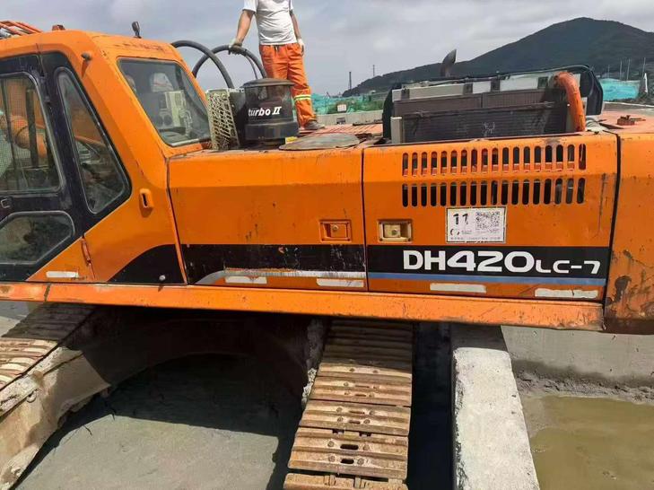 Buy Doosan DH370LC-7 Used Excavator / 1