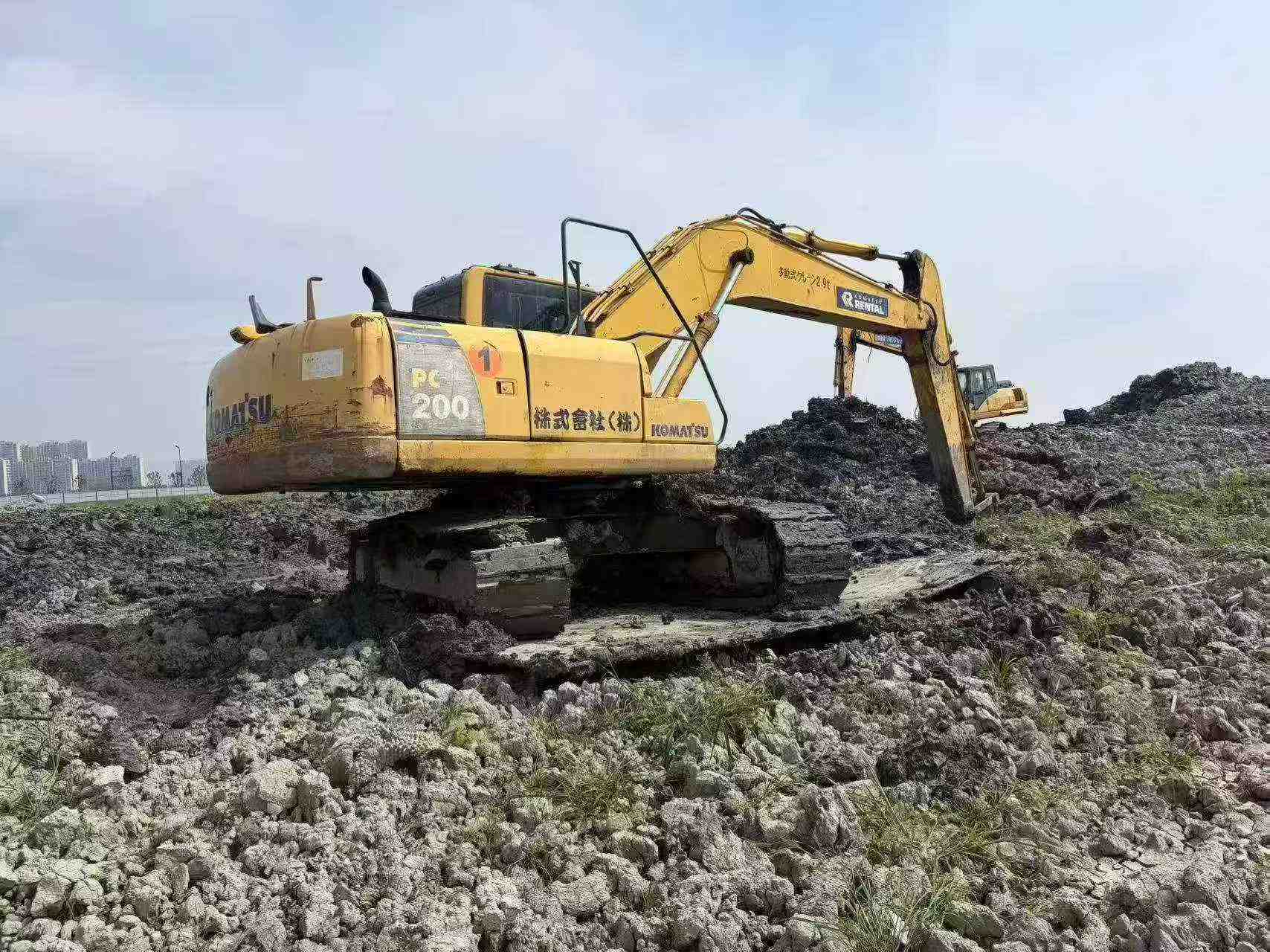 Buy Komatsu PC200 Used Excavator / 1