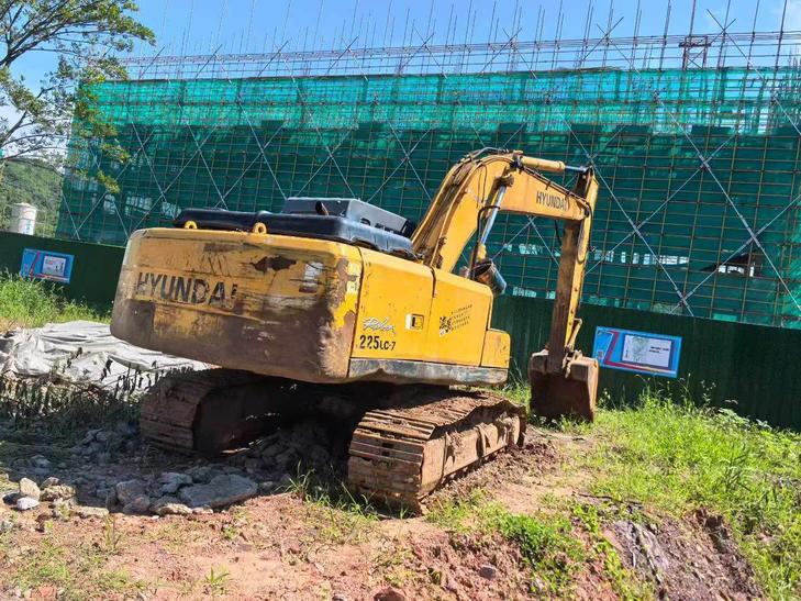 Buy Hyundai R215-7C Used Excavator / 1