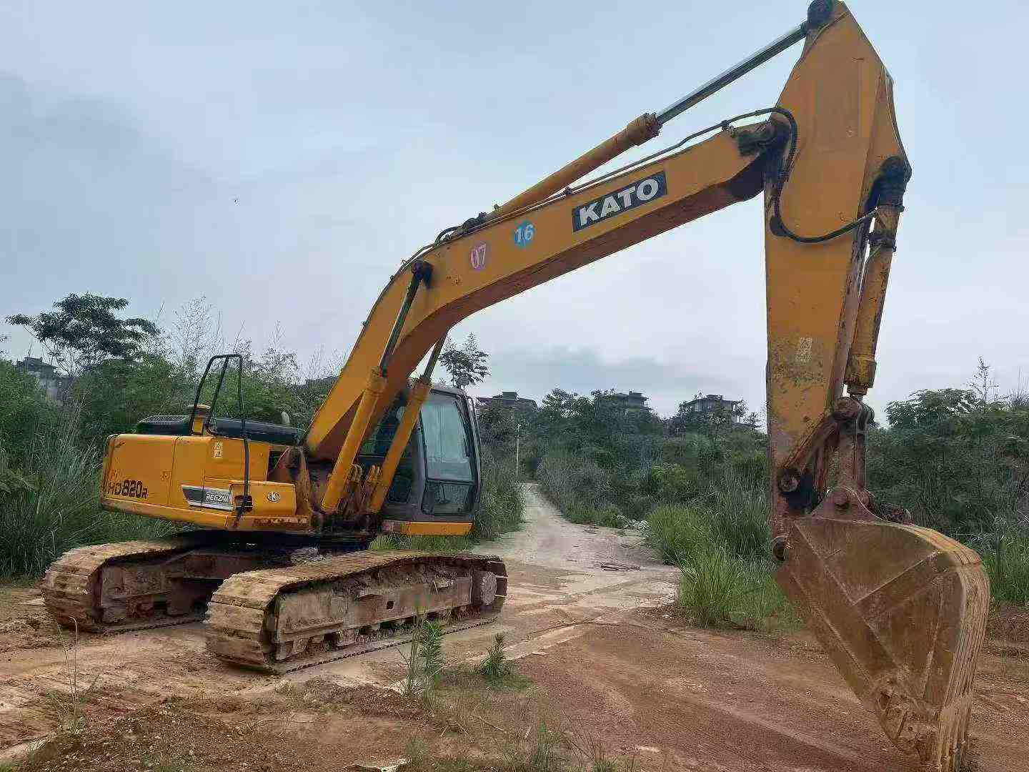 Buy Kato HD820R Used Excavator / 2 Buy Kato HD820R Used Excavator / 2