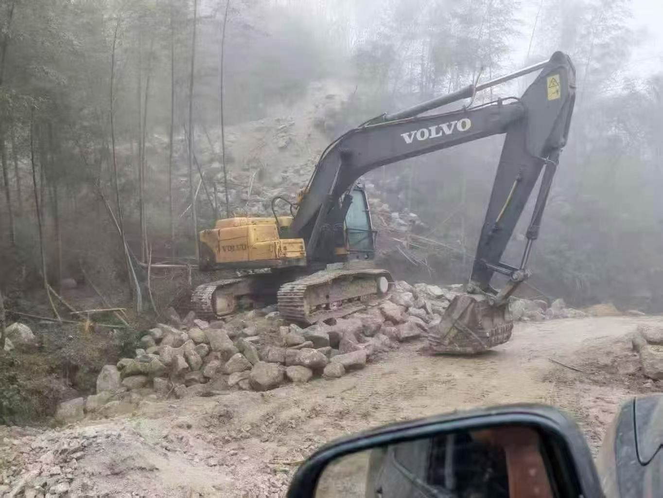 Buy Volvo EC210B Used Excavator / 1