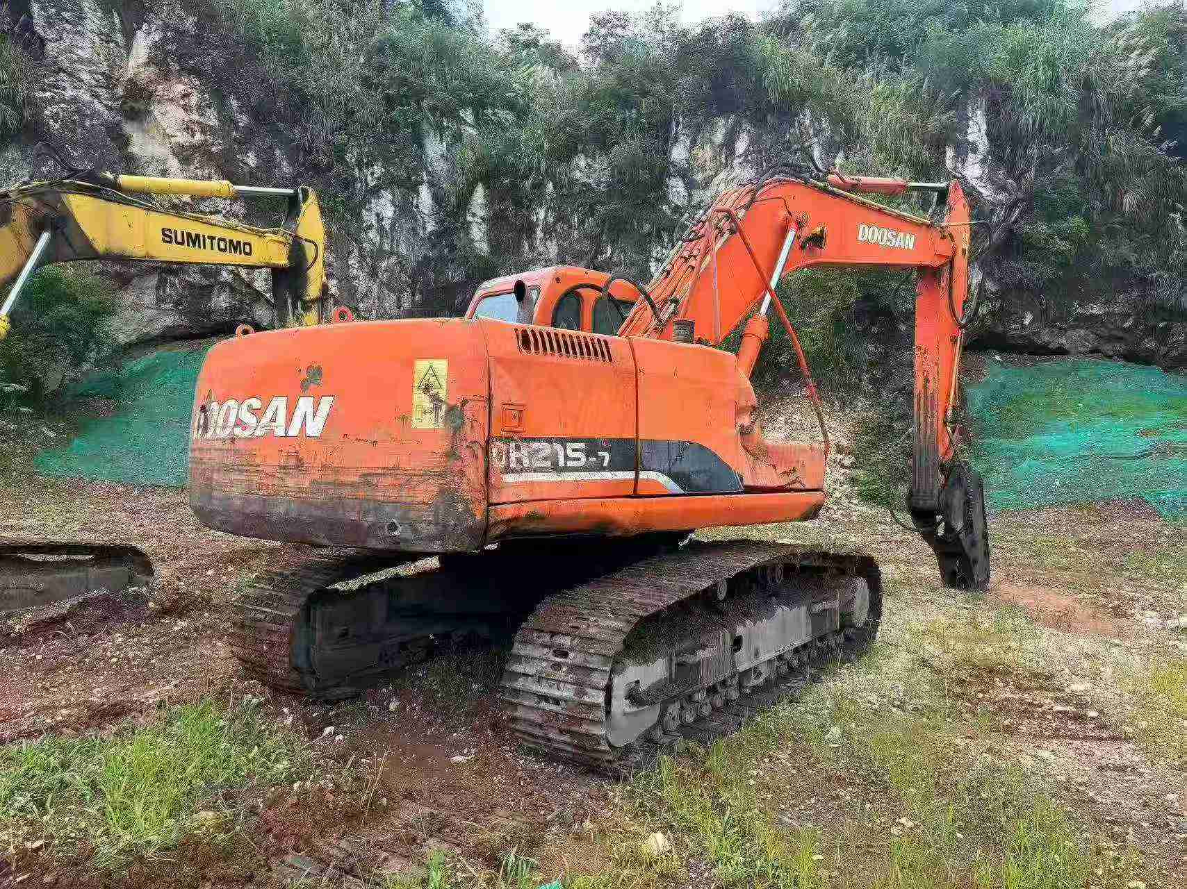 Buy Doosan DH215-7 Used Excavator / 2 Buy Doosan DH215-7 Used Excavator / 2