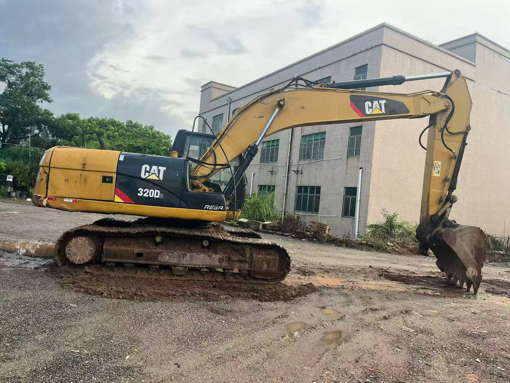 Buy Caterpillar 320C Used Excavator / 2 Buy Caterpillar 320C Used Excavator / 2