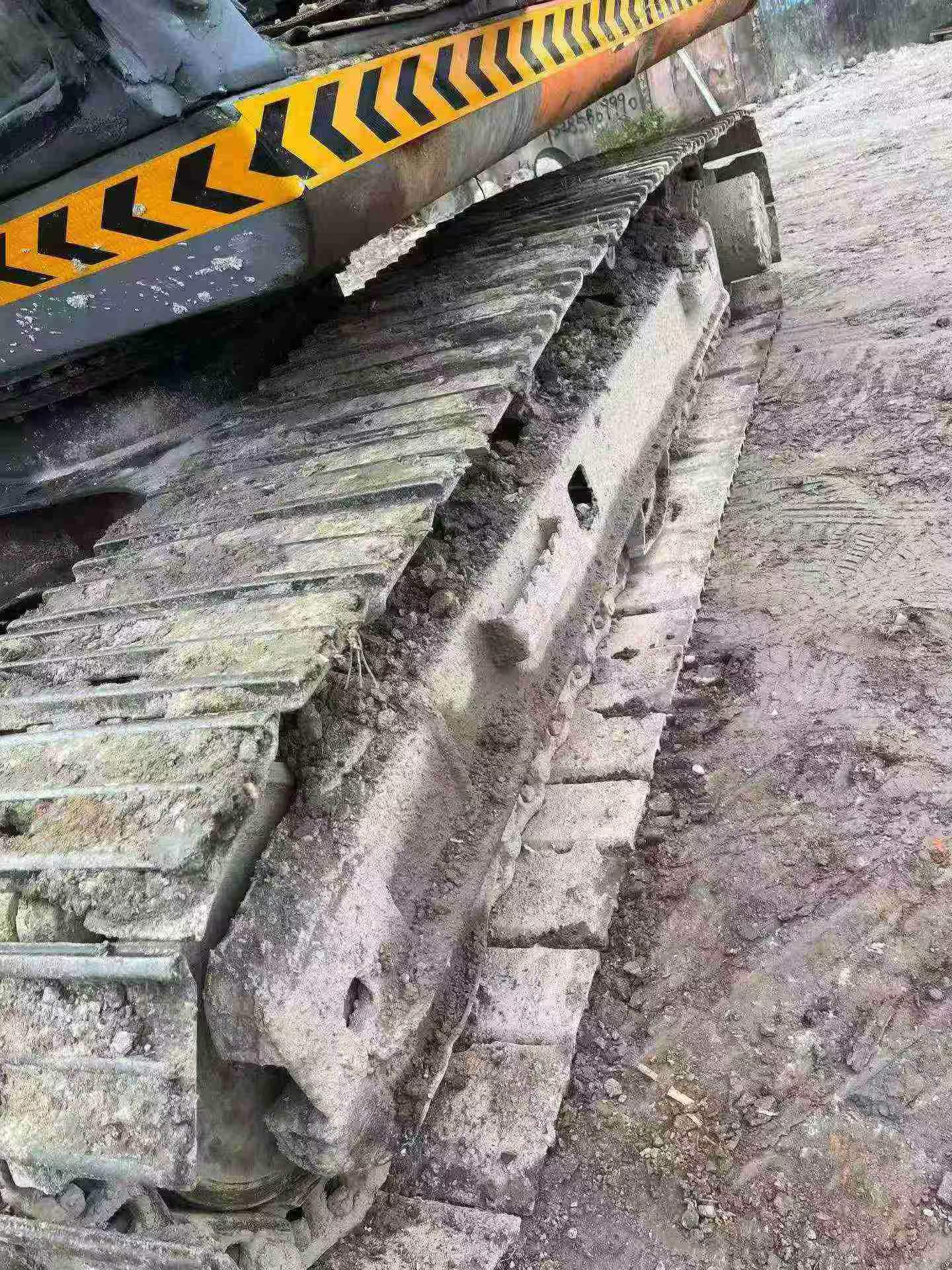 Compre Escavadeira Hitachi EX200 Usada / 8