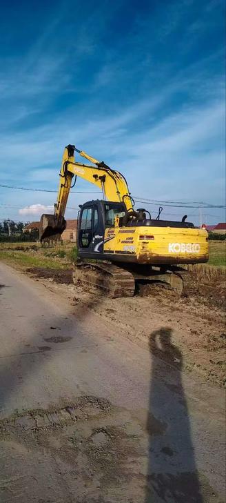 Buy Kobelco SK200 Used Excavator / 1