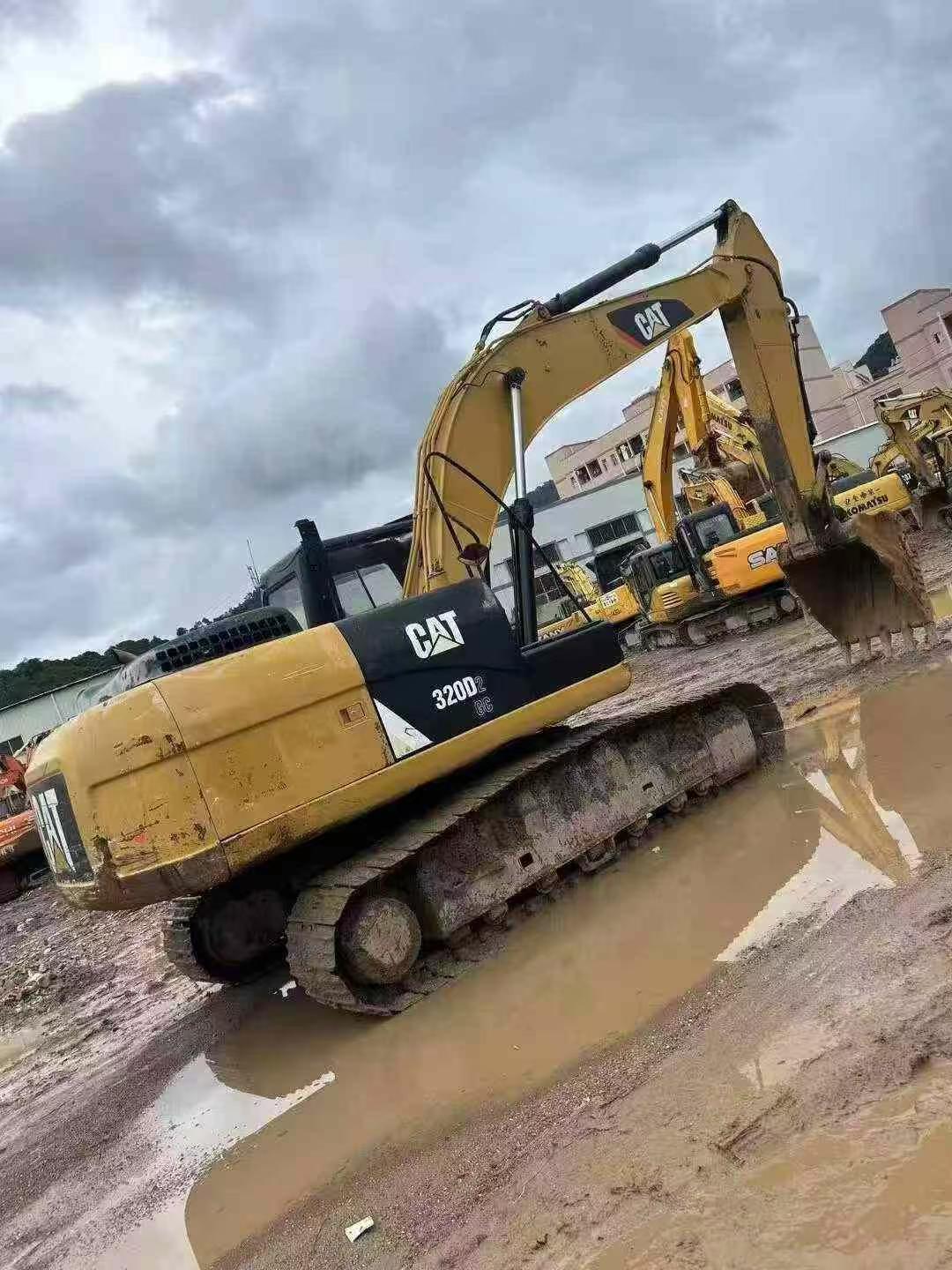 Buy Caterpillar 320D Used Excavator / 2