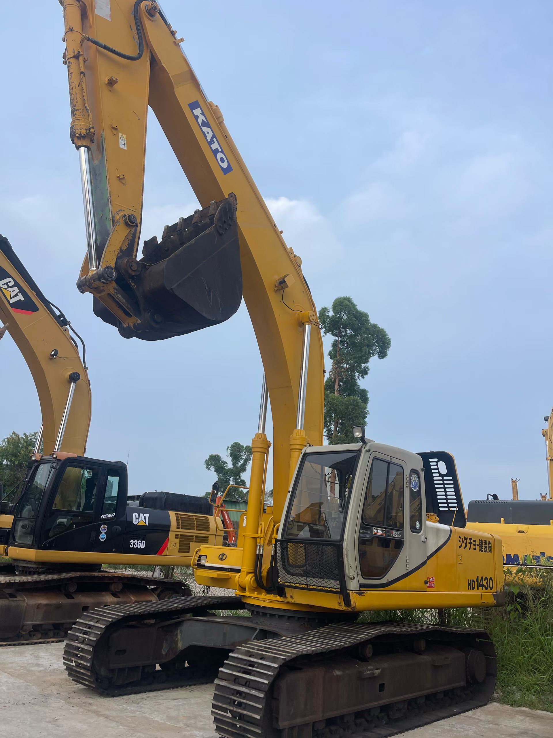 Buy Kato HD1430-7 Used Excavator
