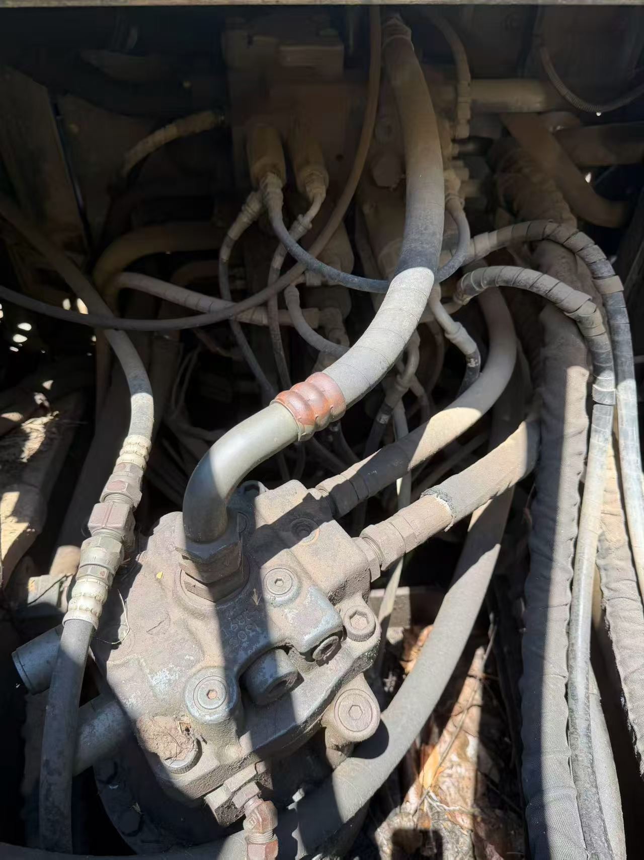 Buy Sumitomo SH200A5 Used Excavator / 4 Buy Sumitomo SH200A5 Used Excavator / 4