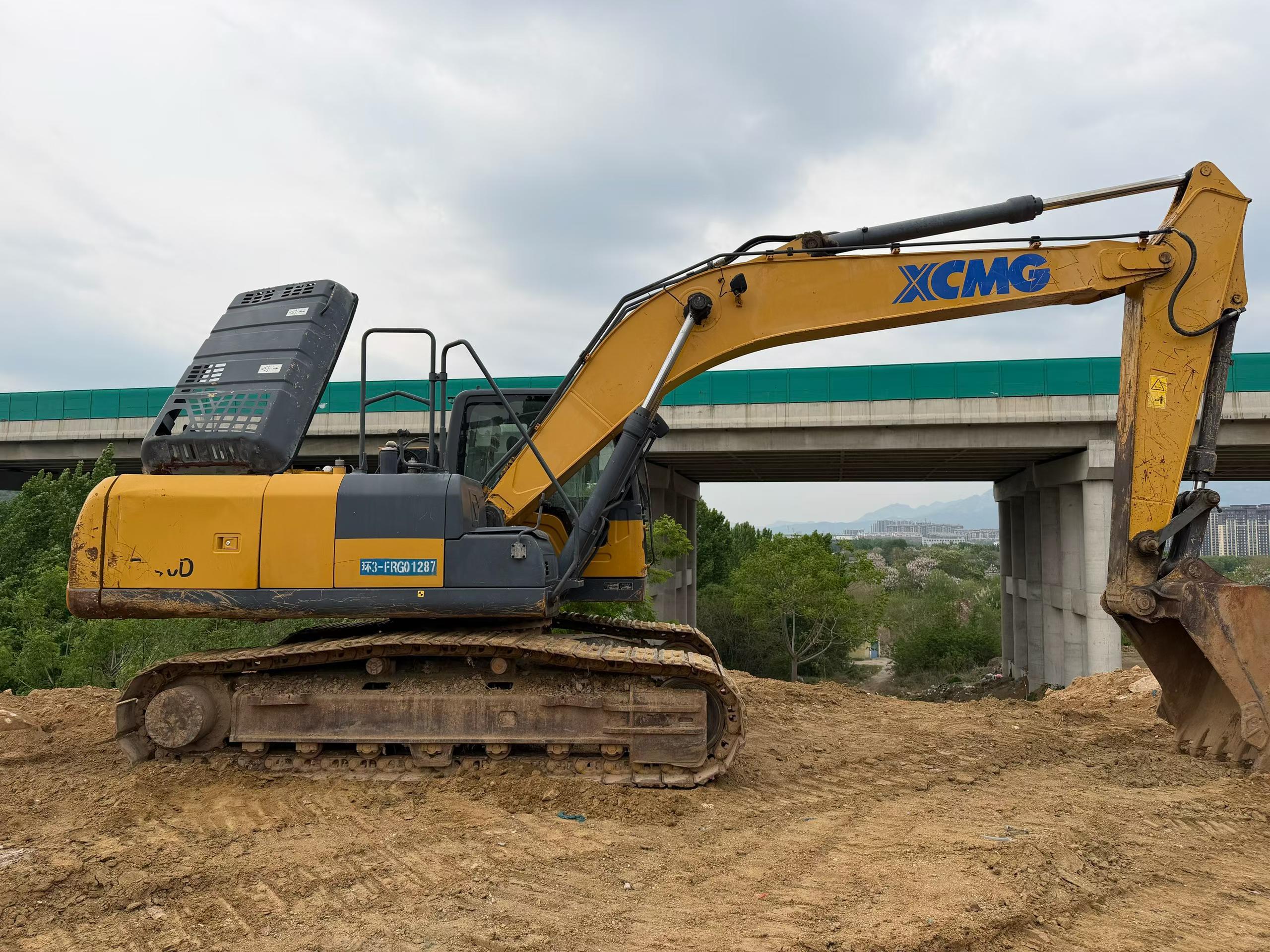 Buy XCMG LW200 Used Excavator / 1