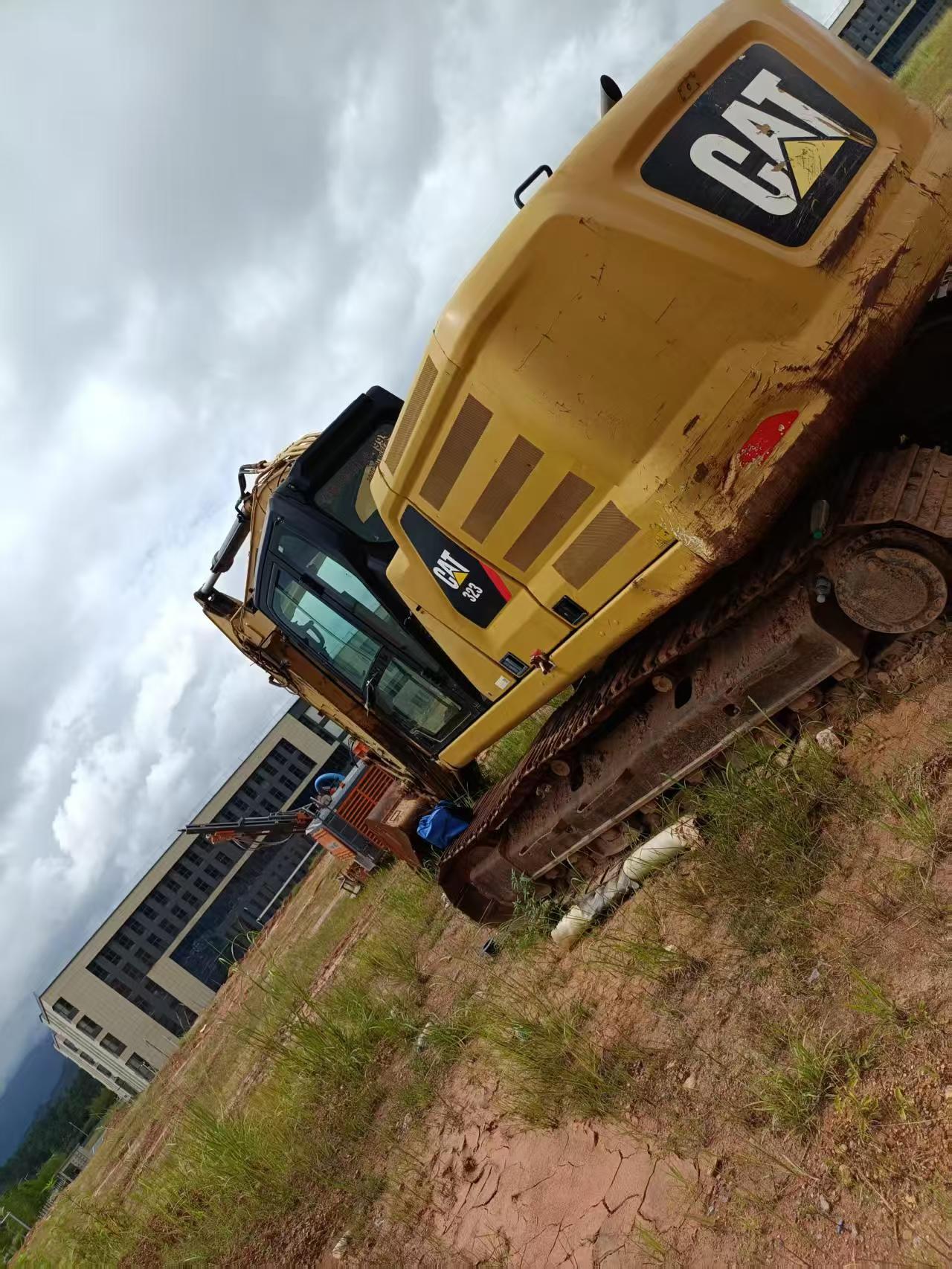 Buy Caterpillar 323 Used Excavator / 8 Buy Caterpillar 323 Used Excavator / 8