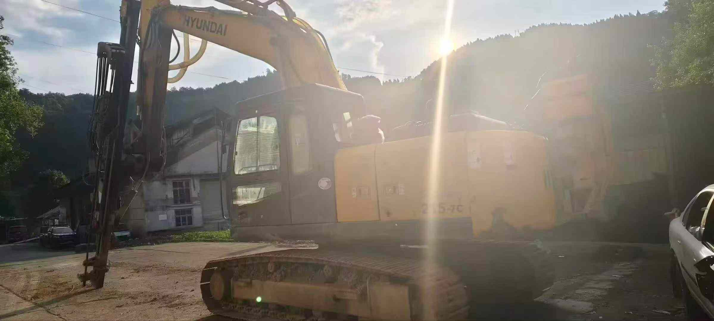 Buy Hyundai R215-7 Used Excavator / 7 Buy Hyundai R215-7 Used Excavator / 7