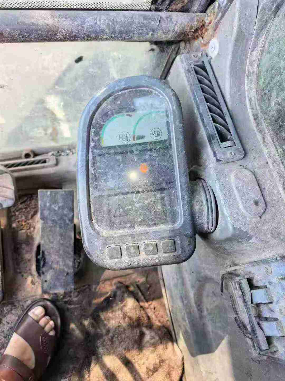 Buy Volvo EC210B Used Excavator / 5 Buy Volvo EC210B Used Excavator / 5