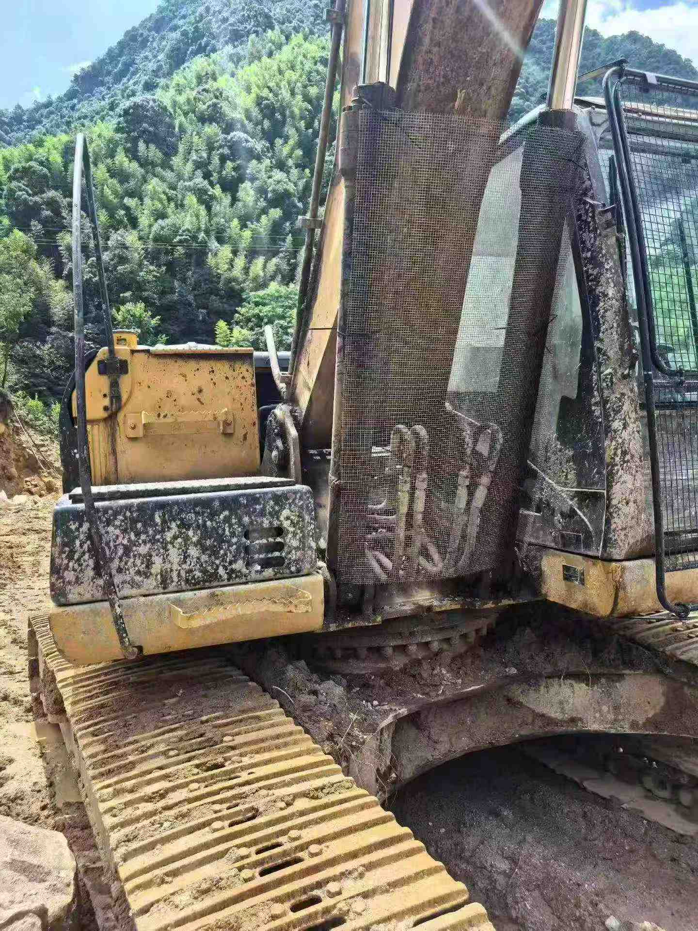Buy Caterpillar 320D2GC Used Excavator / 5