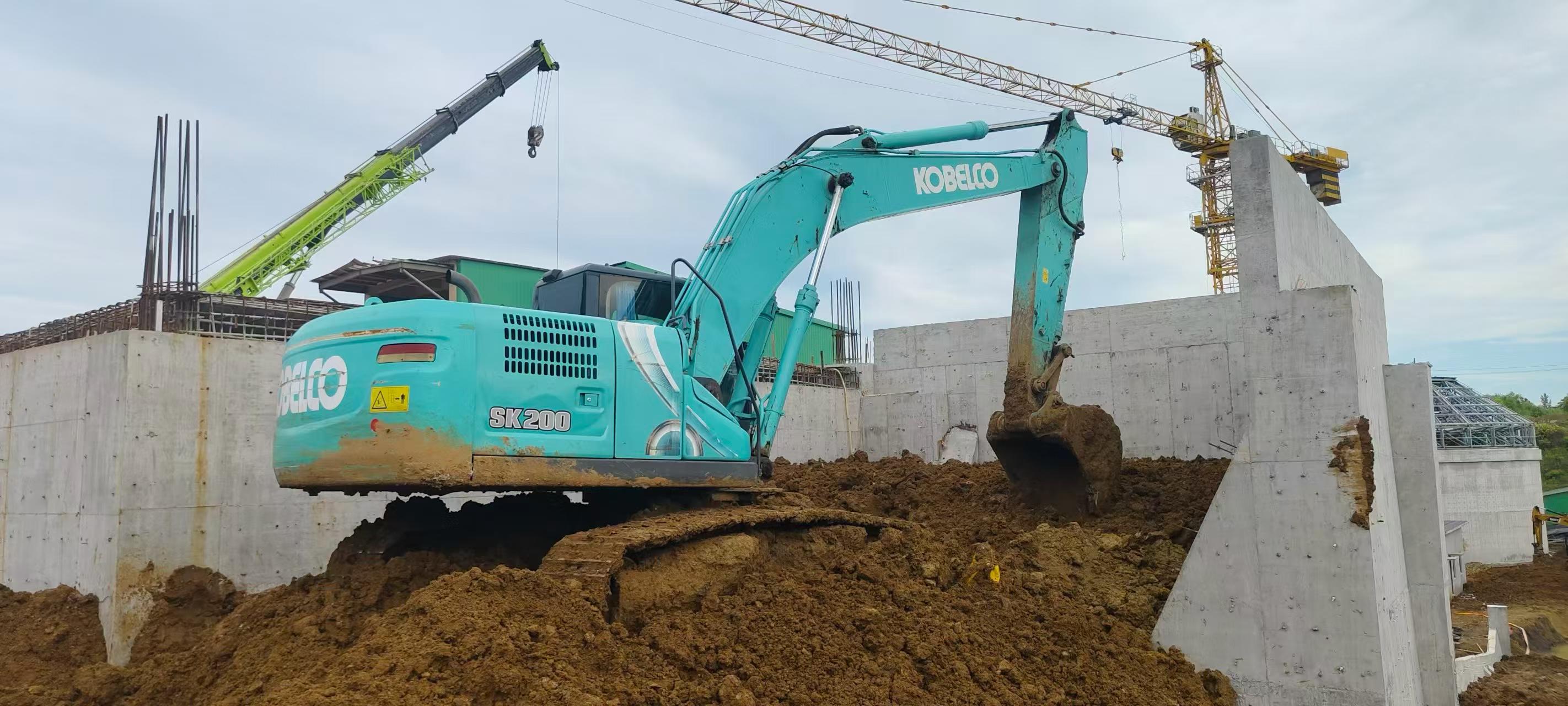 Buy Kobelco SK200 Used Excavator / 3 Buy Kobelco SK200 Used Excavator / 3