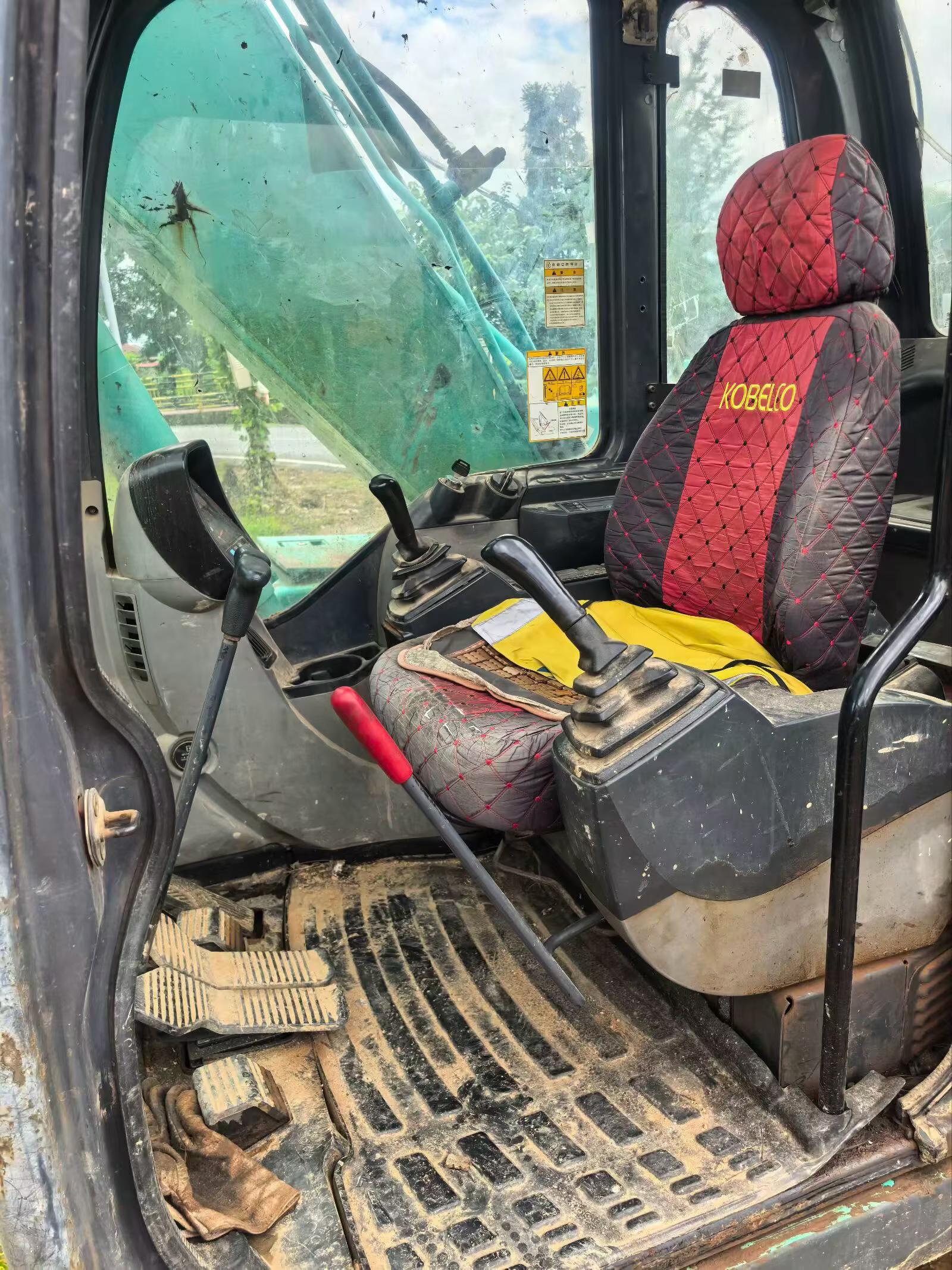 Buy Kobelco SK130 Used Excavator / 6 Buy Kobelco SK130 Used Excavator / 6