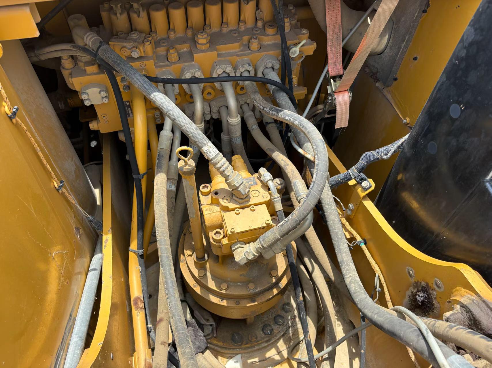 Buy Caterpillar 323 Used Excavator / 6 Buy Caterpillar 323 Used Excavator / 6