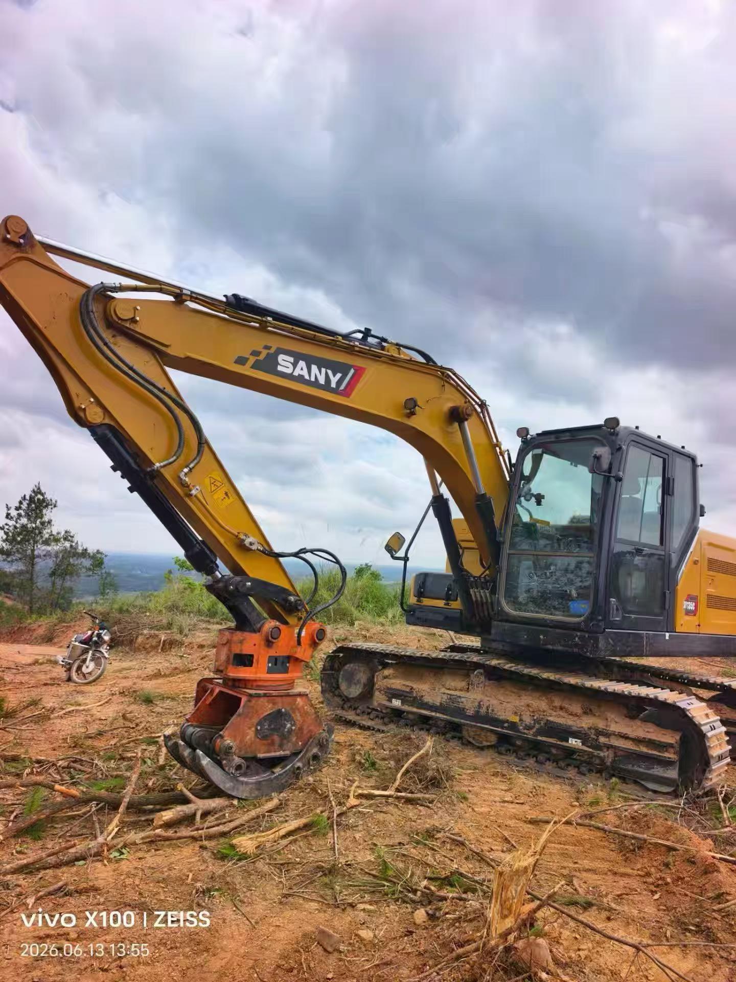 Buy Sany SY135 Used Excavator / 6