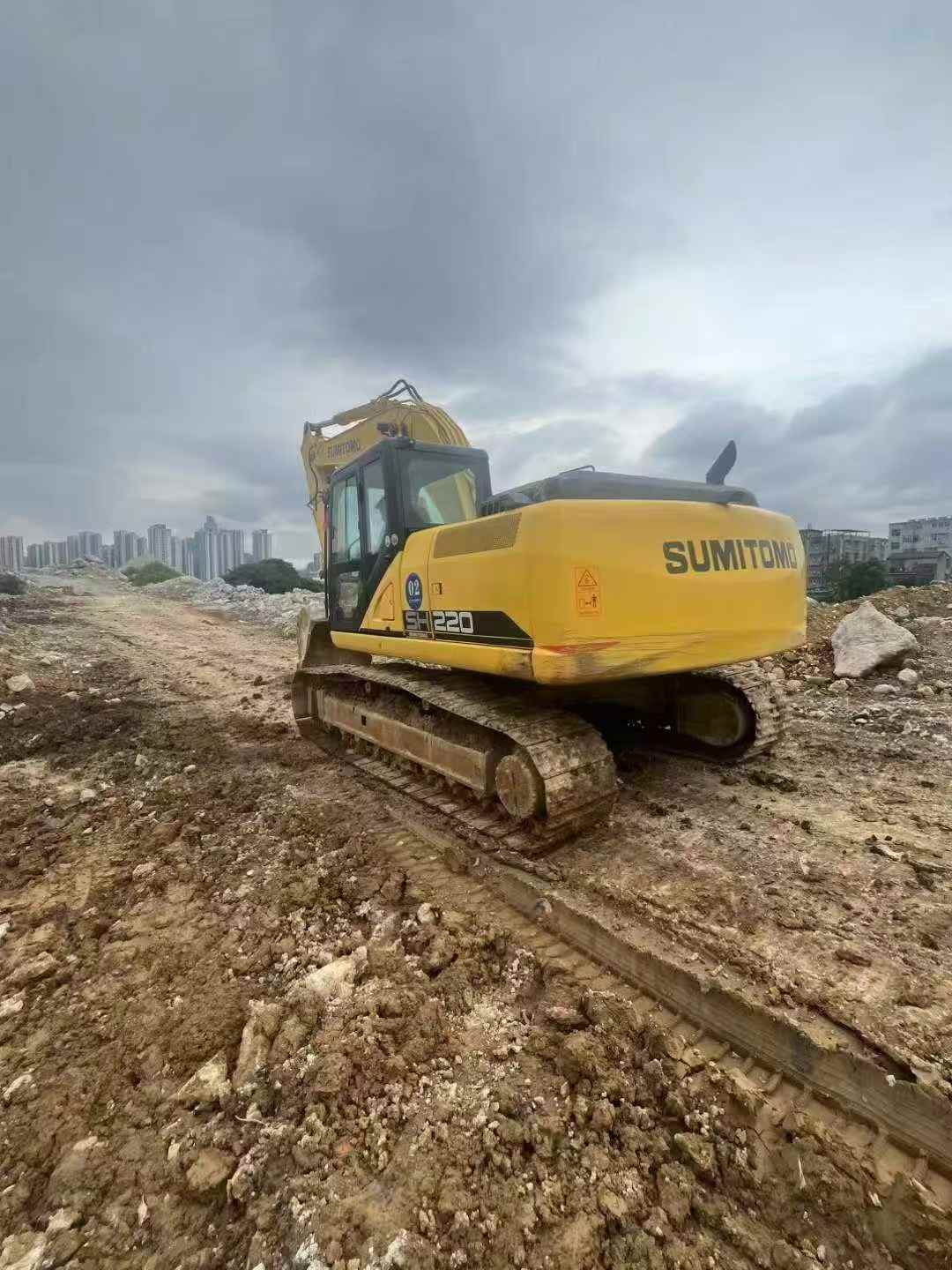 Buy Sumitomo SH220LC-3 Used Excavator / 2 Buy Sumitomo SH220LC-3 Used Excavator / 2