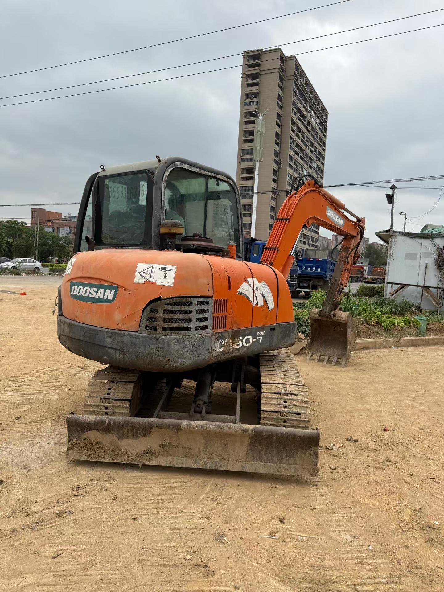 Buy Doosan DH60-7 Used Excavator / 4 Buy Doosan DH60-7 Used Excavator / 4