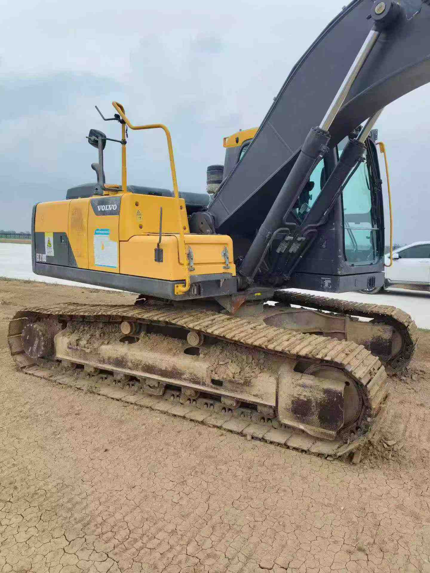 Buy Volvo EC210B Used Excavator / 3