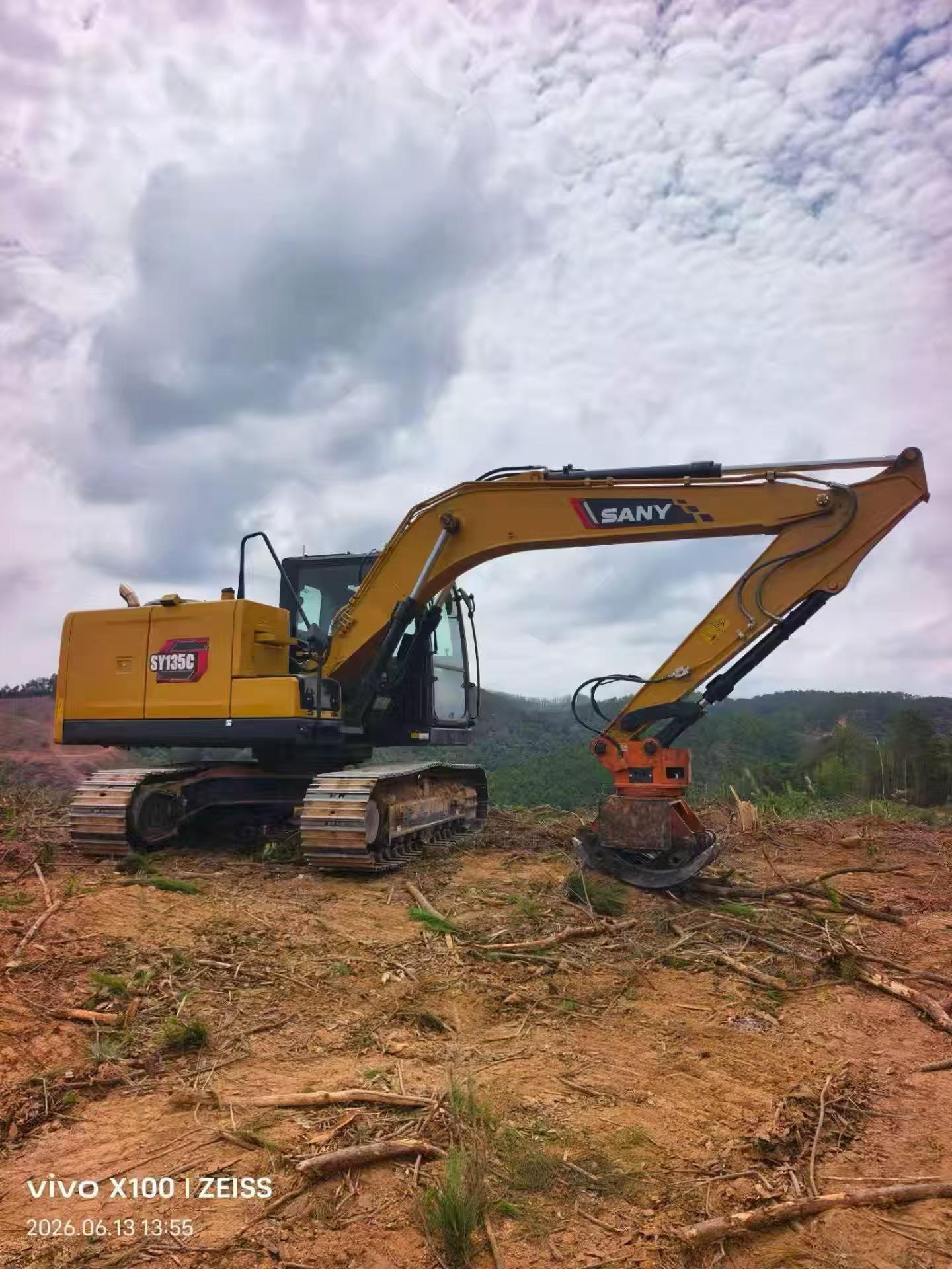 Buy Sany SY135 Used Excavator / 2