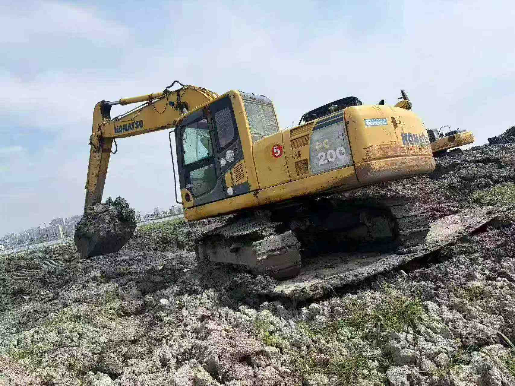 Buy Komatsu PC200 Used Excavator / 2 Buy Komatsu PC200 Used Excavator / 2
