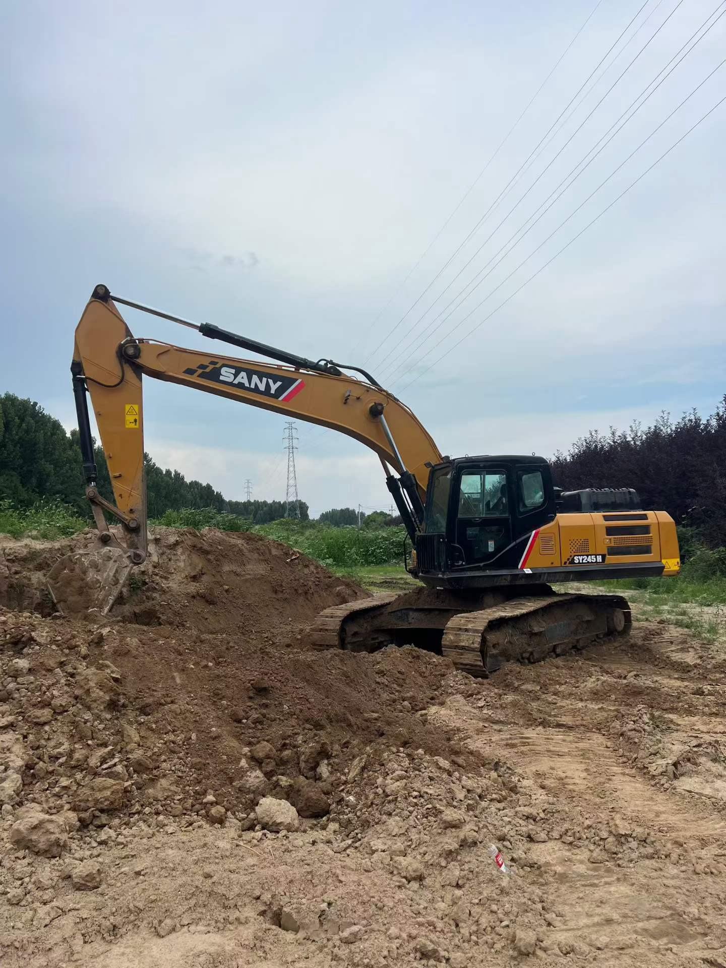 Buy Sany SY245H Used Excavator / 2 Buy Sany SY245H Used Excavator / 2