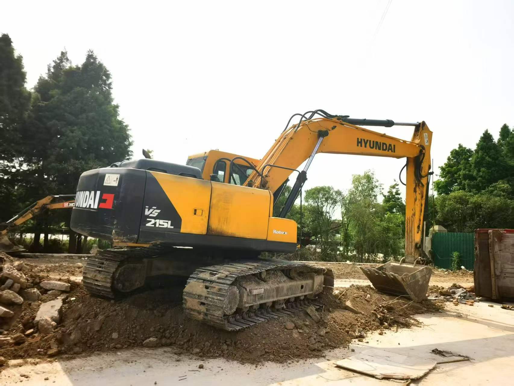 Buy Hyundai R225-7 Used Excavator / 2 Buy Hyundai R225-7 Used Excavator / 2