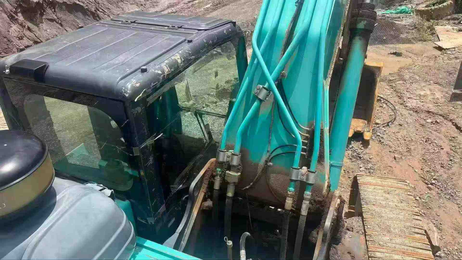 Buy Kobelco SK330-10 Used Excavator / 4 Buy Kobelco SK330-10 Used Excavator / 4