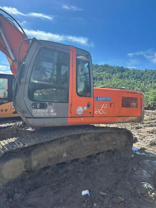 Buy Hitachi ZX200-6 Used Excavator / 1