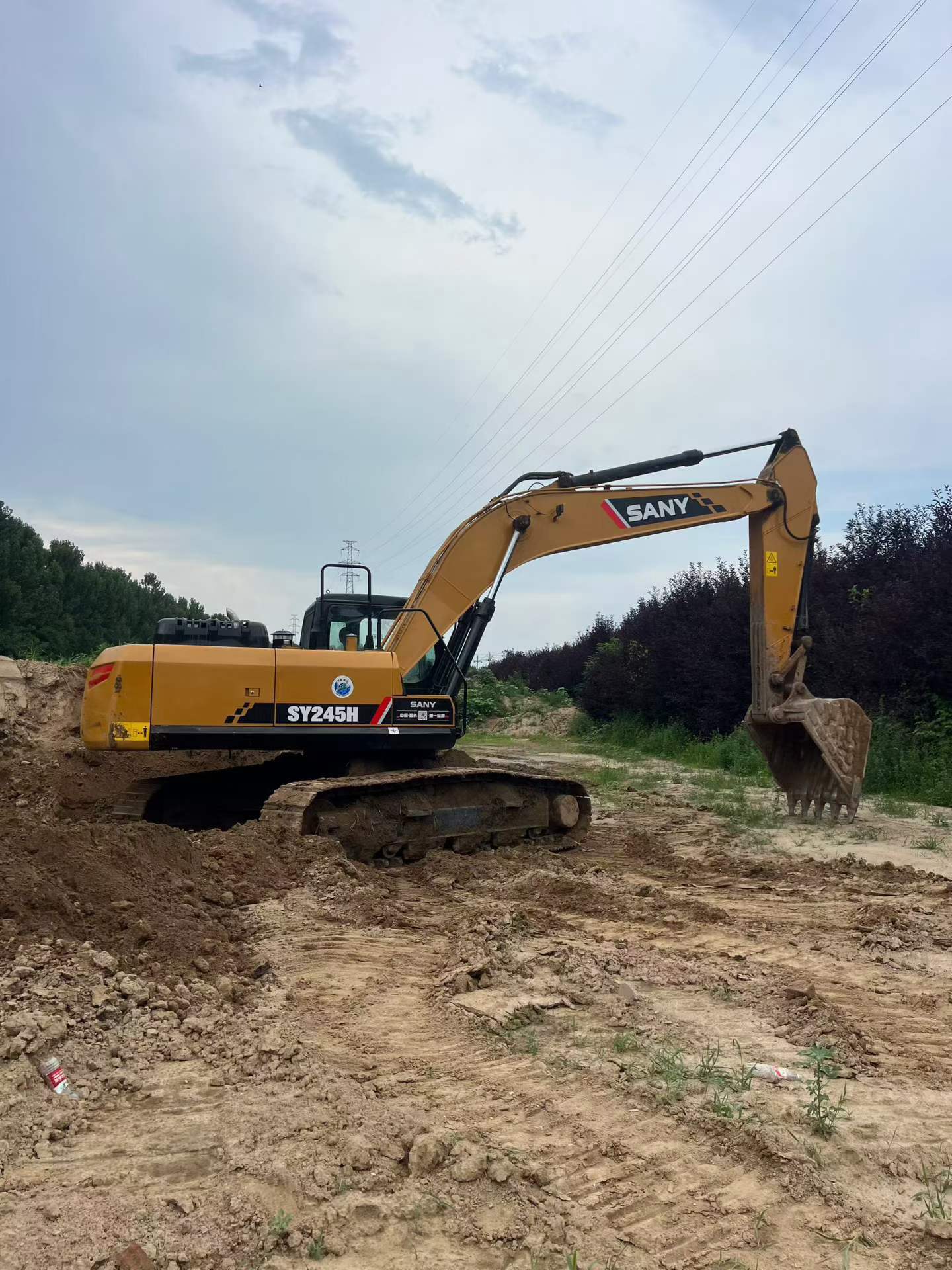 Buy Sany SY245H Used Excavator / 3 Buy Sany SY245H Used Excavator / 3