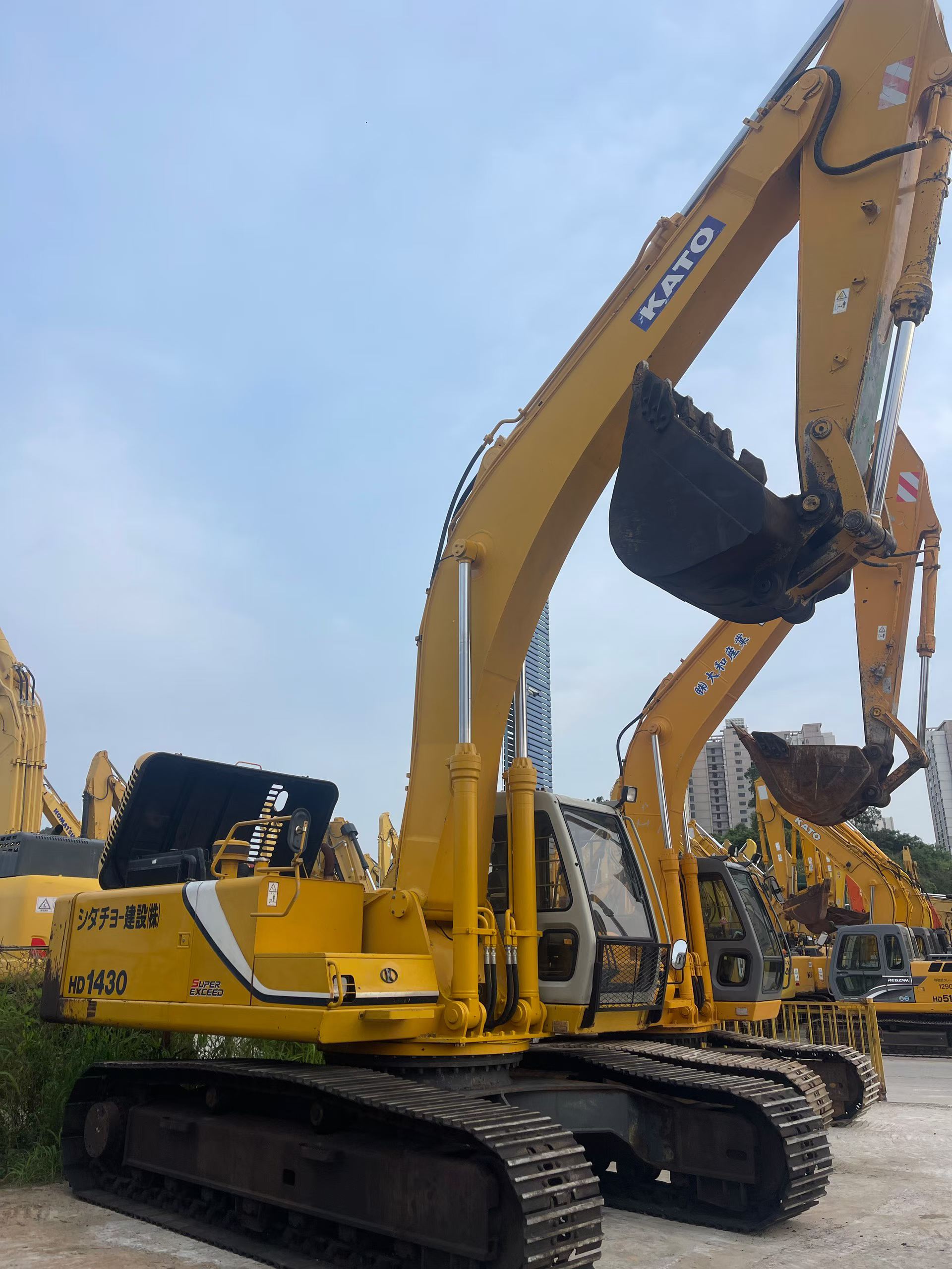 Buy Kato HD1430-7 Used Excavator / 2 Buy Kato HD1430-7 Used Excavator / 2