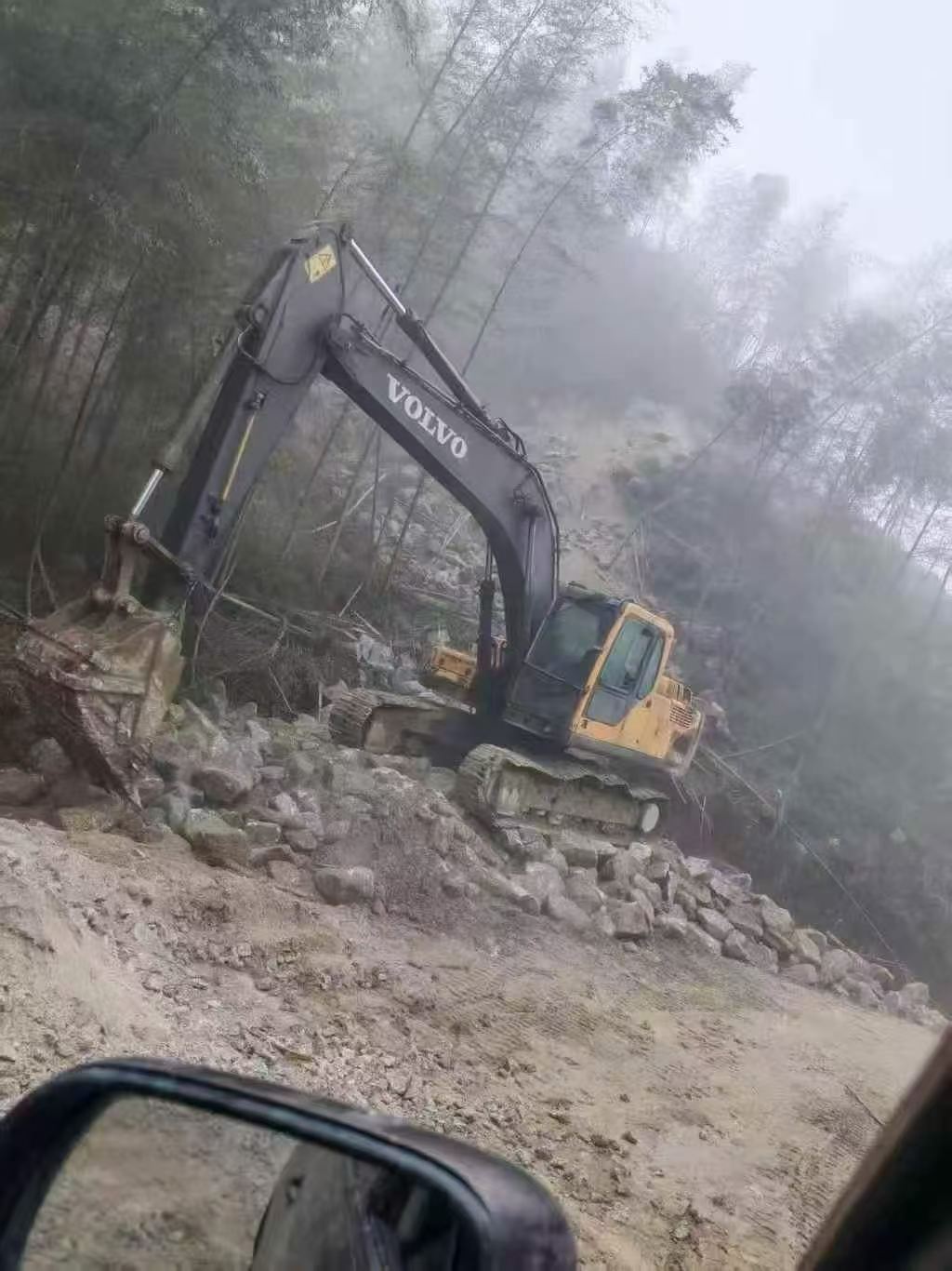 Buy Volvo EC210B Used Excavator / 3 Buy Volvo EC210B Used Excavator / 3