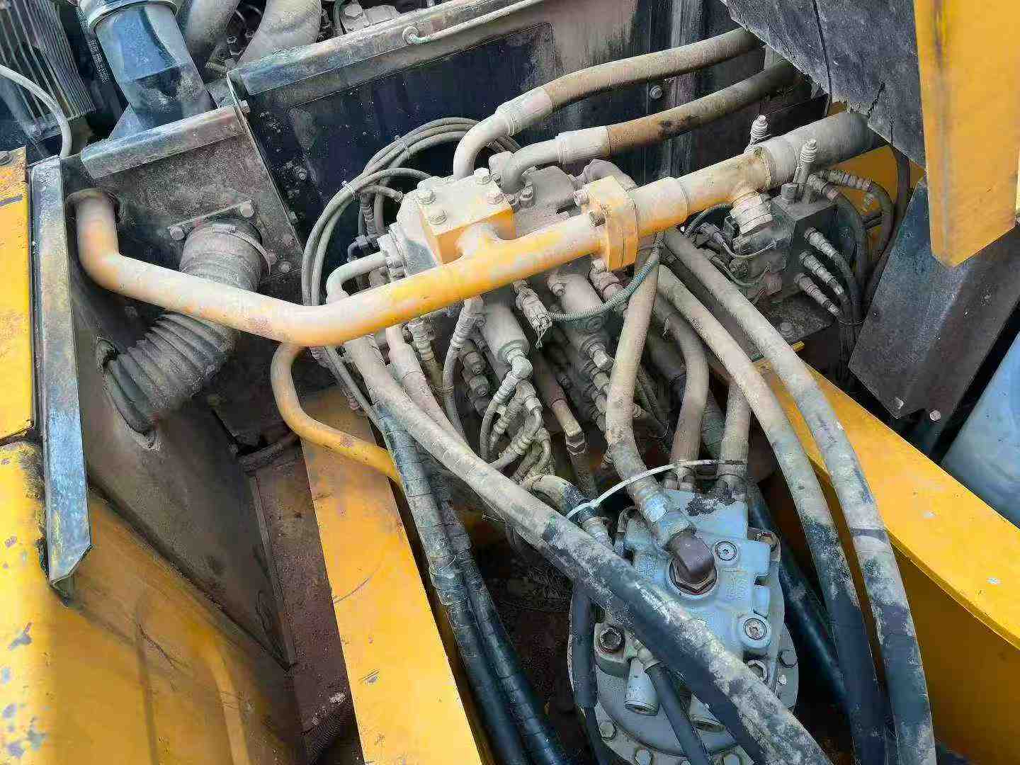 Buy Kato HD820R Used Excavator / 5 Buy Kato HD820R Used Excavator / 5