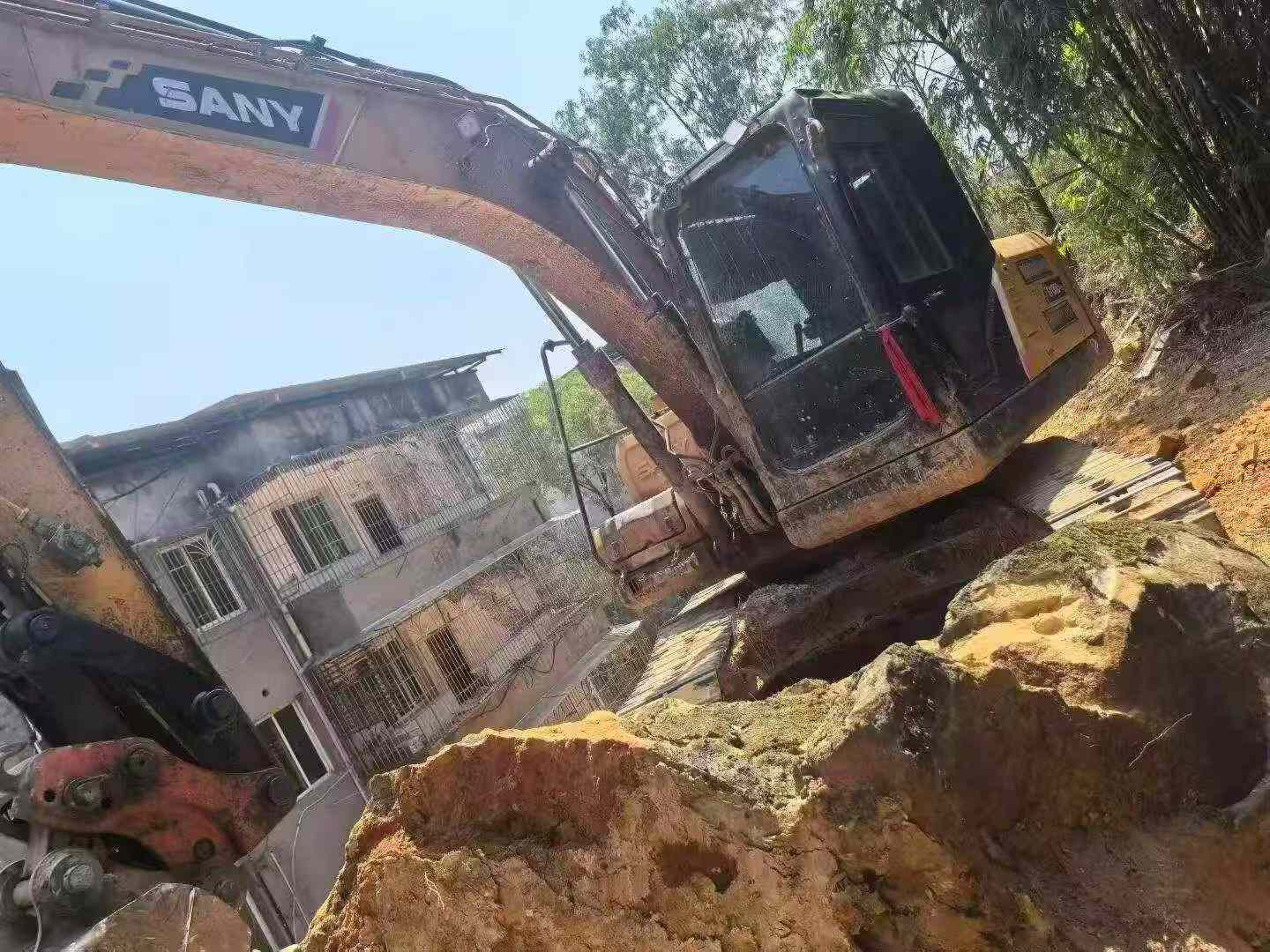 Buy Sany SY135 Used Excavator / 4 Buy Sany SY135 Used Excavator / 4