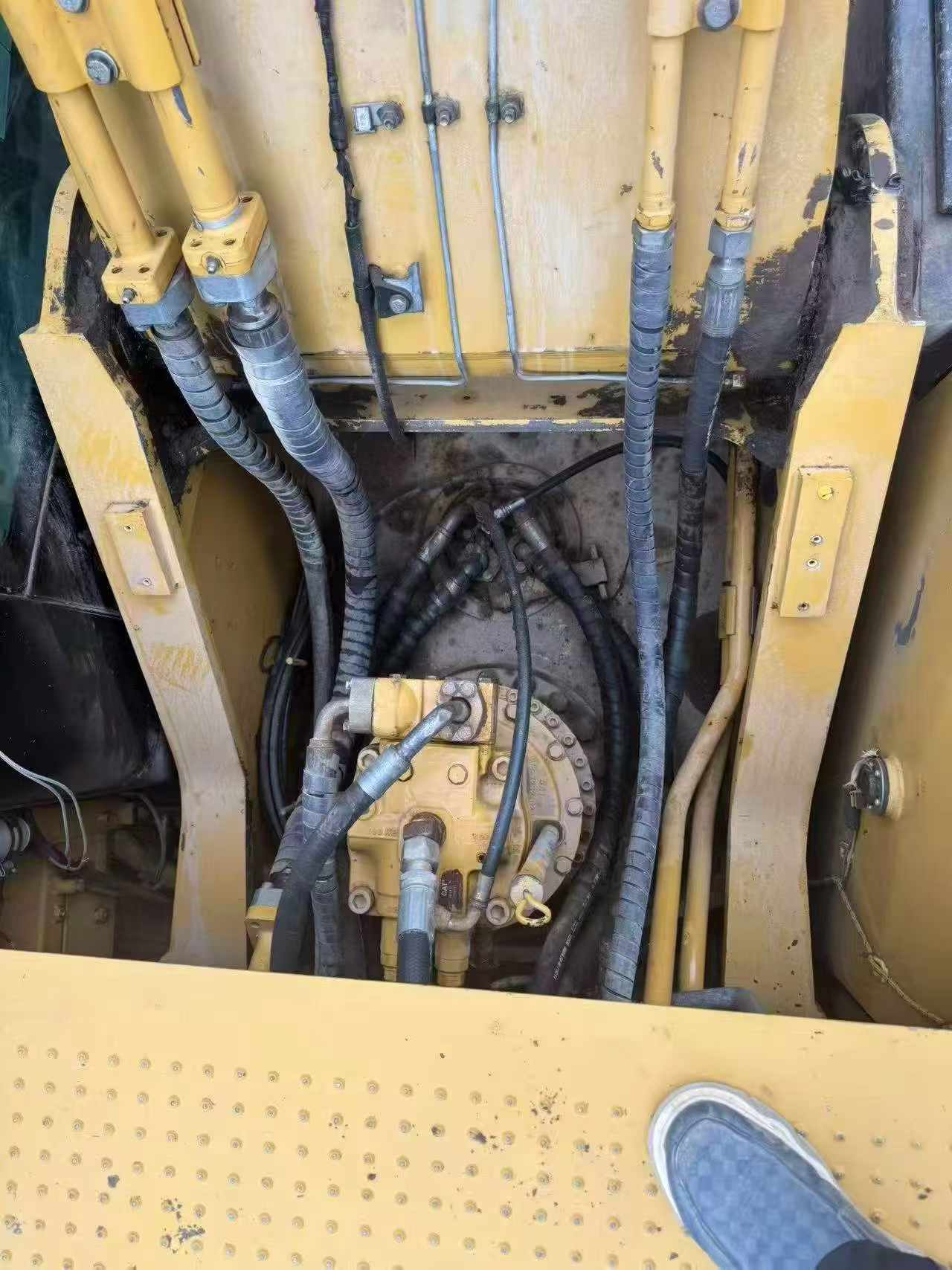 Buy Caterpillar 330B Used Excavator / 6 Buy Caterpillar 330B Used Excavator / 6
