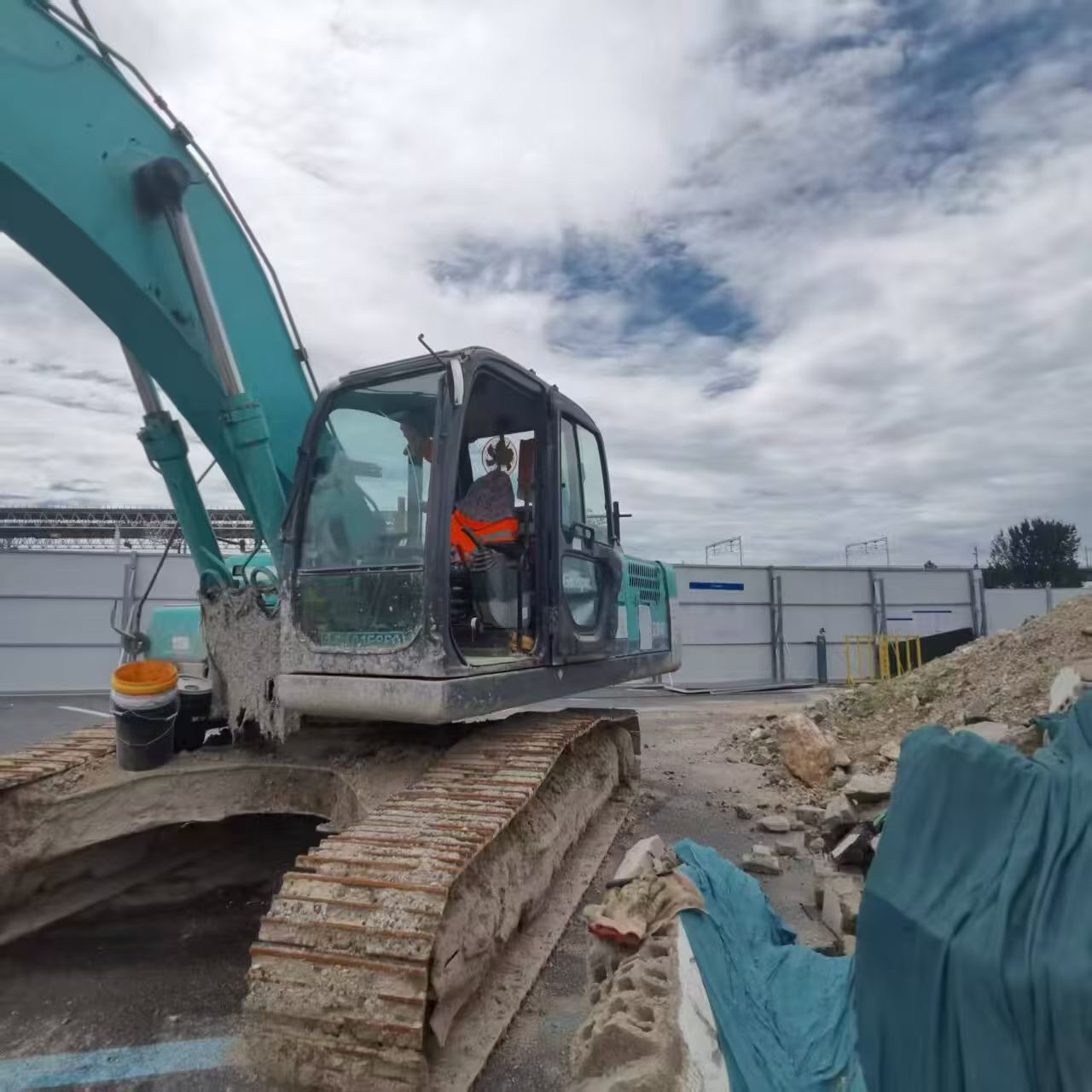 Buy Kobelco SK260 Used Excavator / 2 Buy Kobelco SK260 Used Excavator / 2