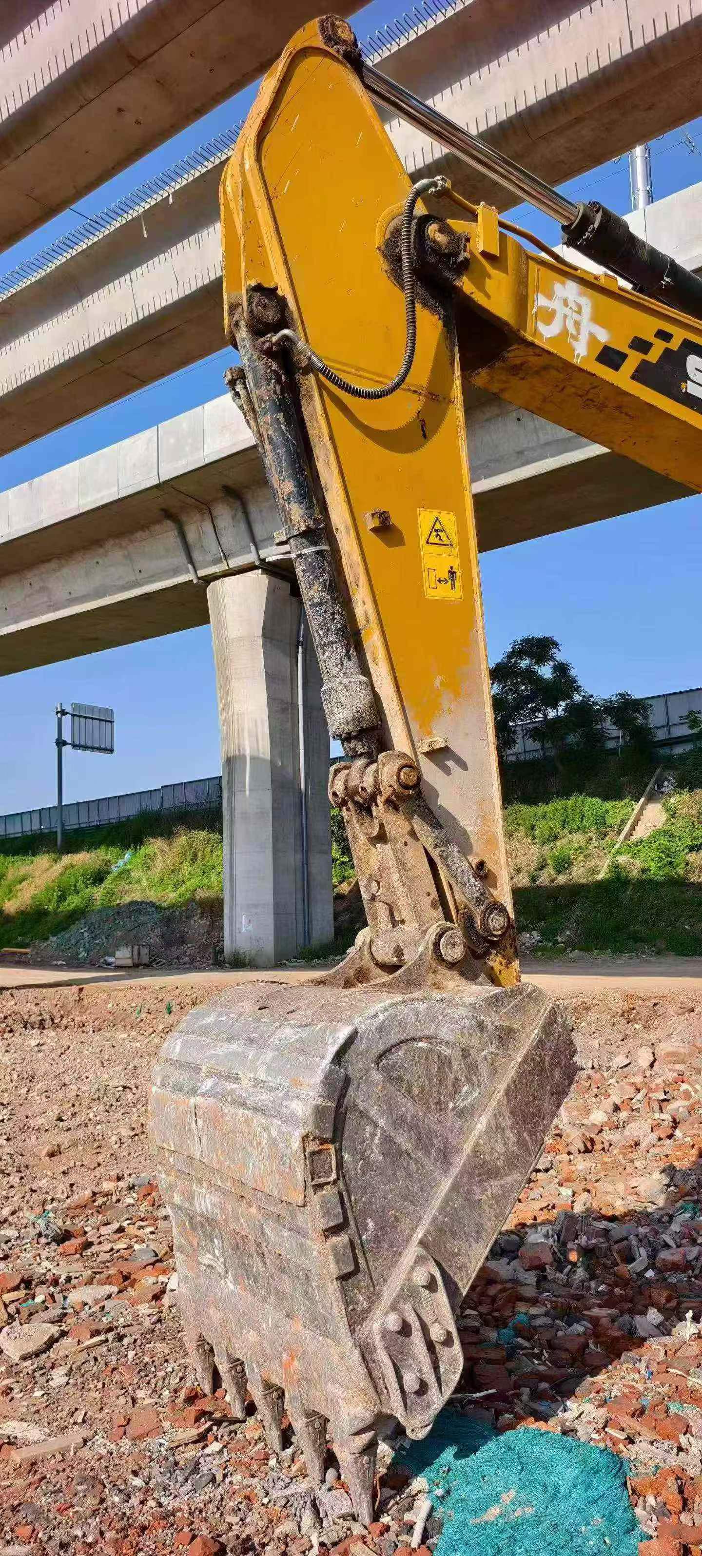 Buy Sany SY205C Used Excavator / 3 Buy Sany SY205C Used Excavator / 3