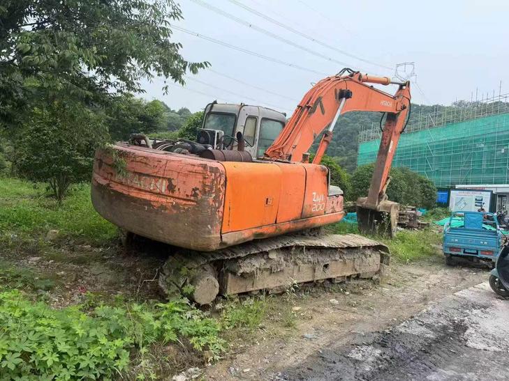 Buy Hitachi ZX200-6 Used Excavator / 1