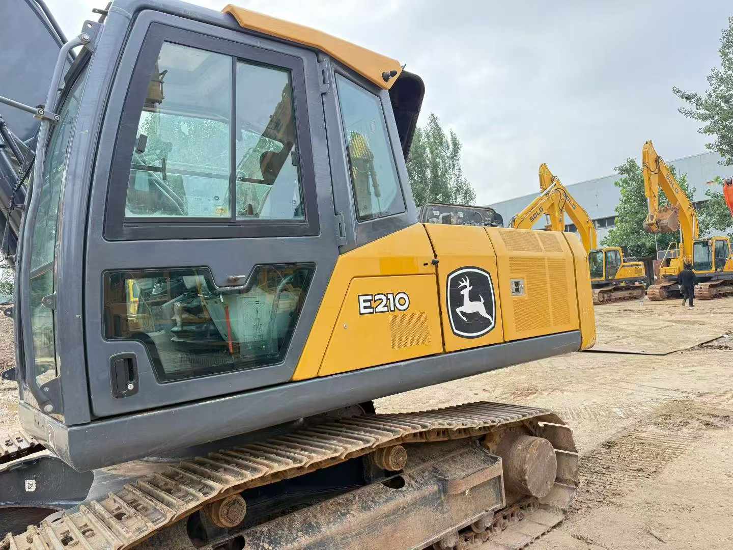 Buy JohnDeere E210 Used Excavator / 5 Buy JohnDeere E210 Used Excavator / 5