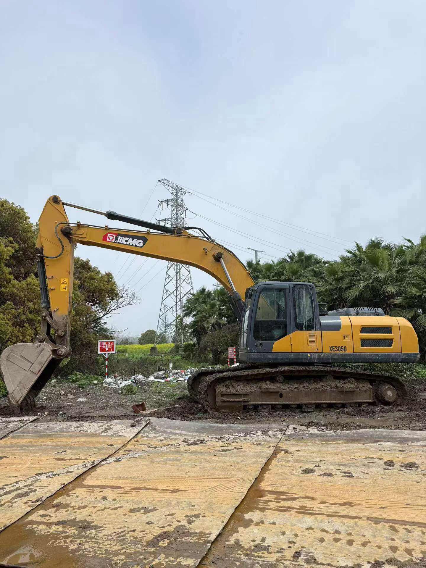 Buy XCMG XE305D Used Excavator / 2 Buy XCMG XE305D Used Excavator / 2