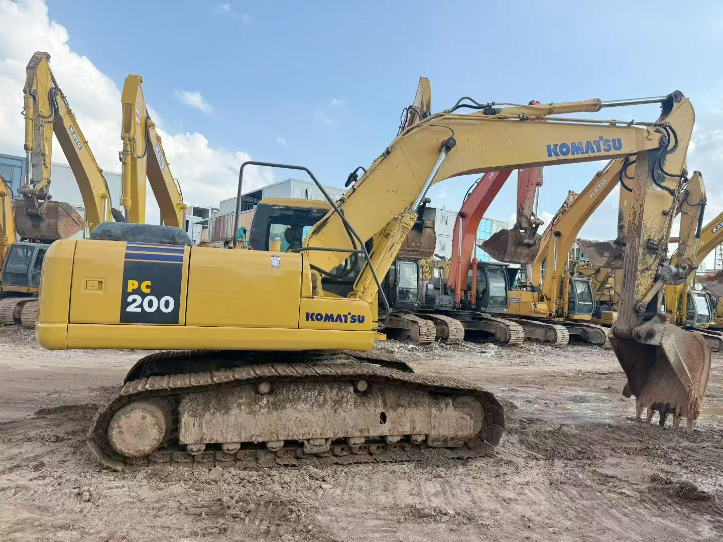 Buy Komatsu PC200-7 Used Excavator / 1