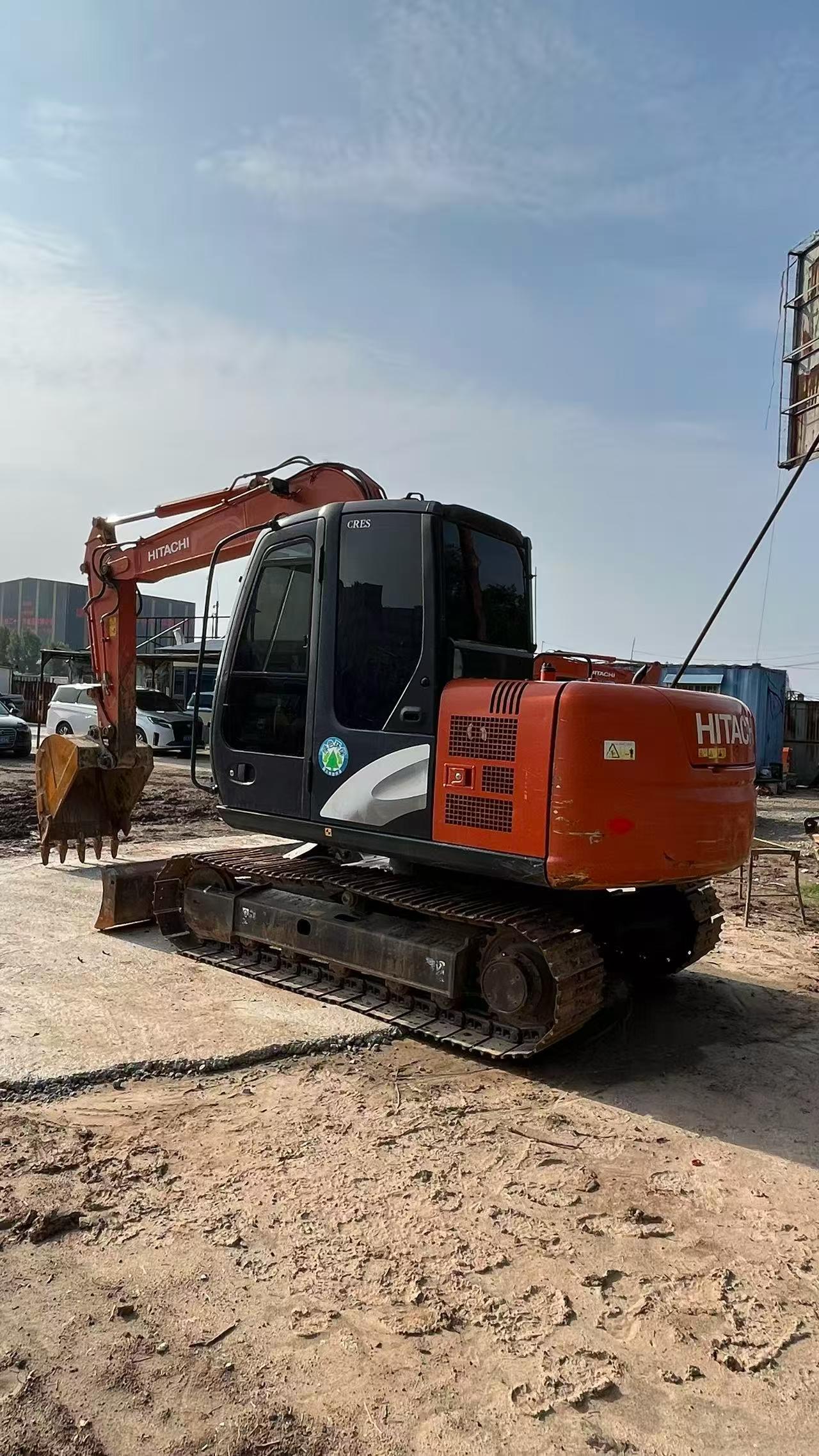 Buy Hitachi EX70 Used Excavator / 1