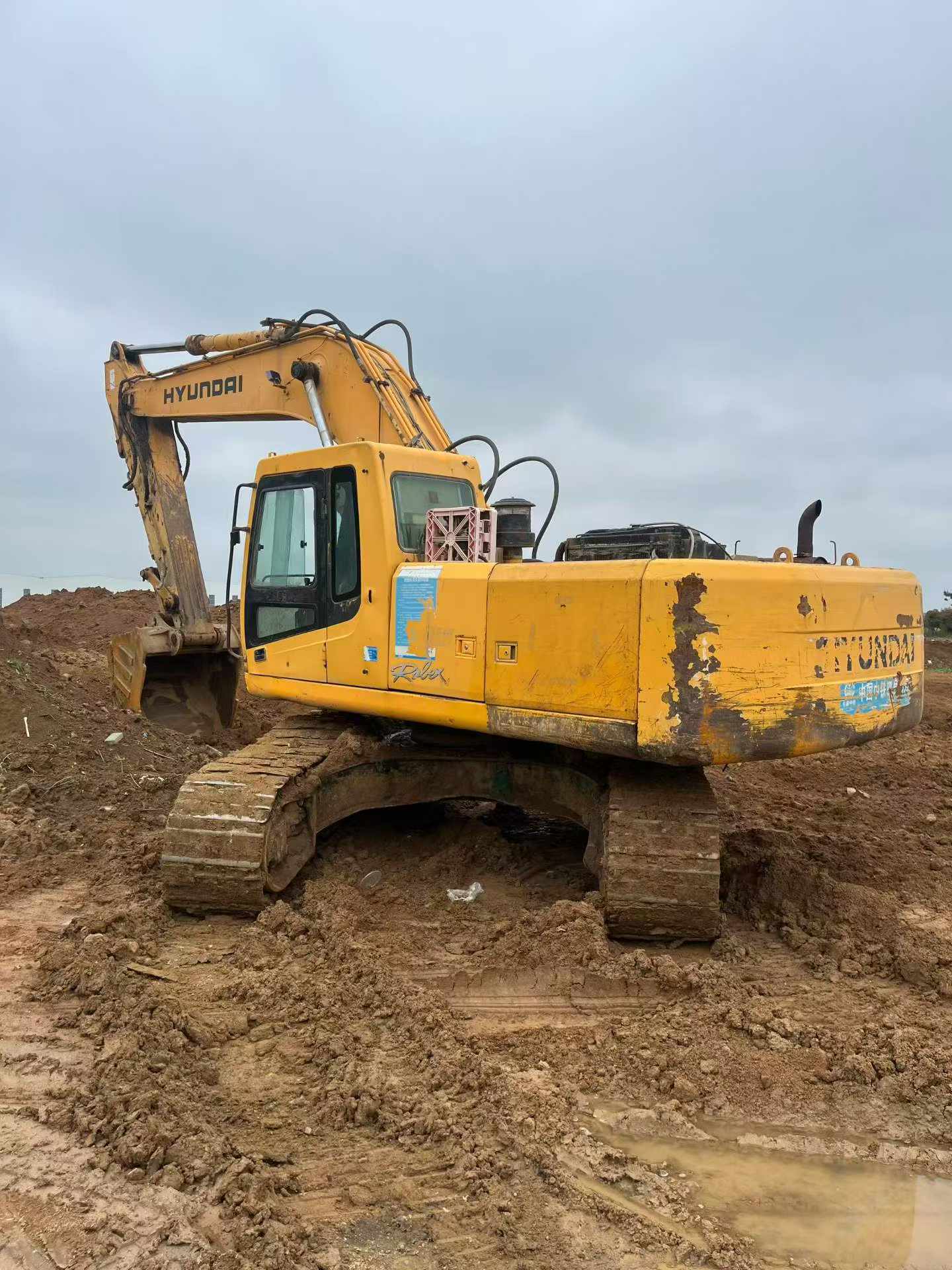 Buy Hyundai R305LVS Used Excavator / 1