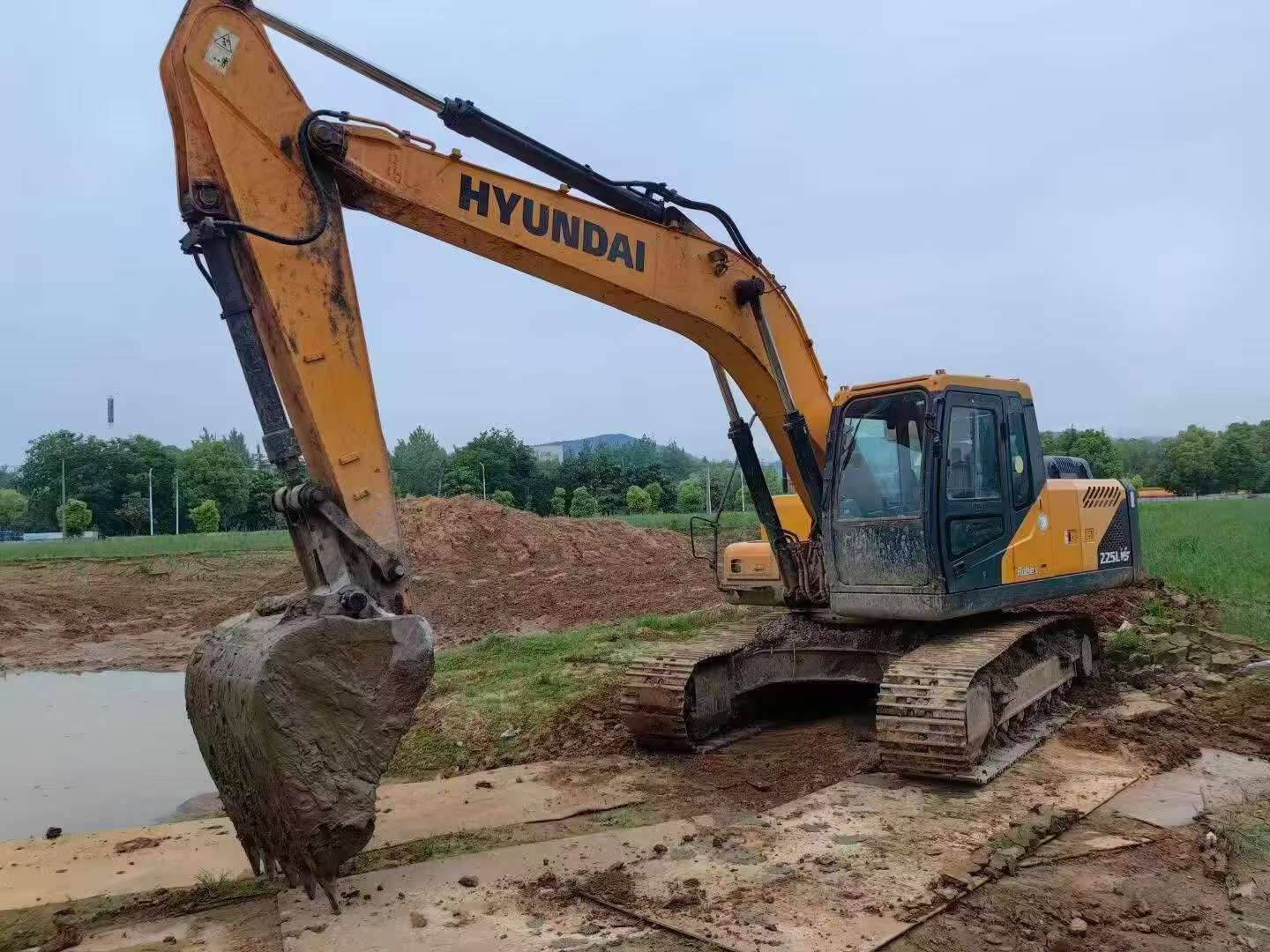 Buy Hyundai R215-7 Used Excavator / 3 Buy Hyundai R215-7 Used Excavator / 3