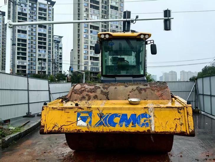 Buy XCMG XE265C Used Excavator / 1